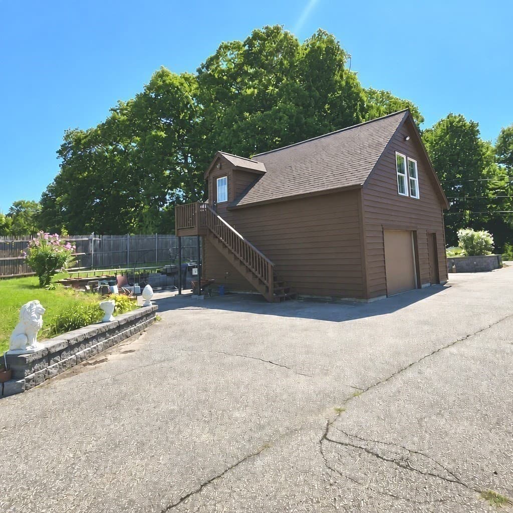 Single Family Residence at 8 Hillsville Rd, North Brookfield MA 01535, North Brookfield, photo 11 of 34