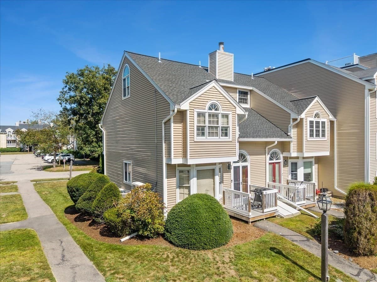 Condominium at 216 Carriage Lane # 216, Taunton MA 02780, Taunton, photo 2 of 35
