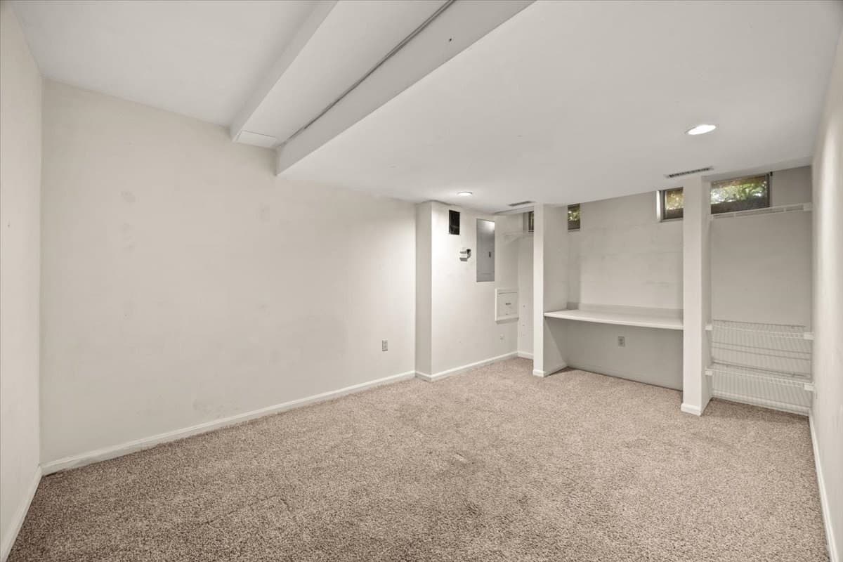 Condominium at 216 Carriage Lane # 216, Taunton MA 02780, Taunton, photo 33 of 35