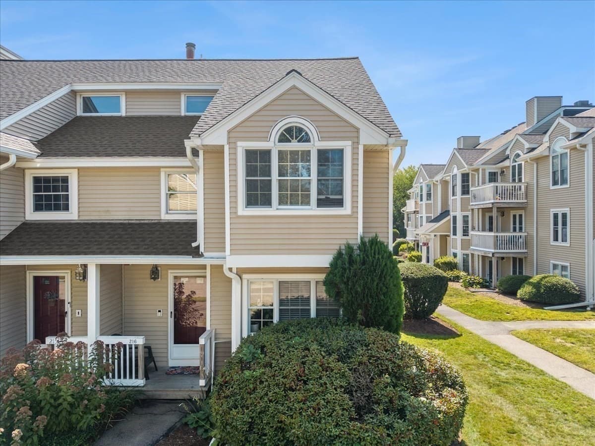 Condominium at 216 Carriage Lane # 216, Taunton MA 02780, Taunton, photo 11 of 35
