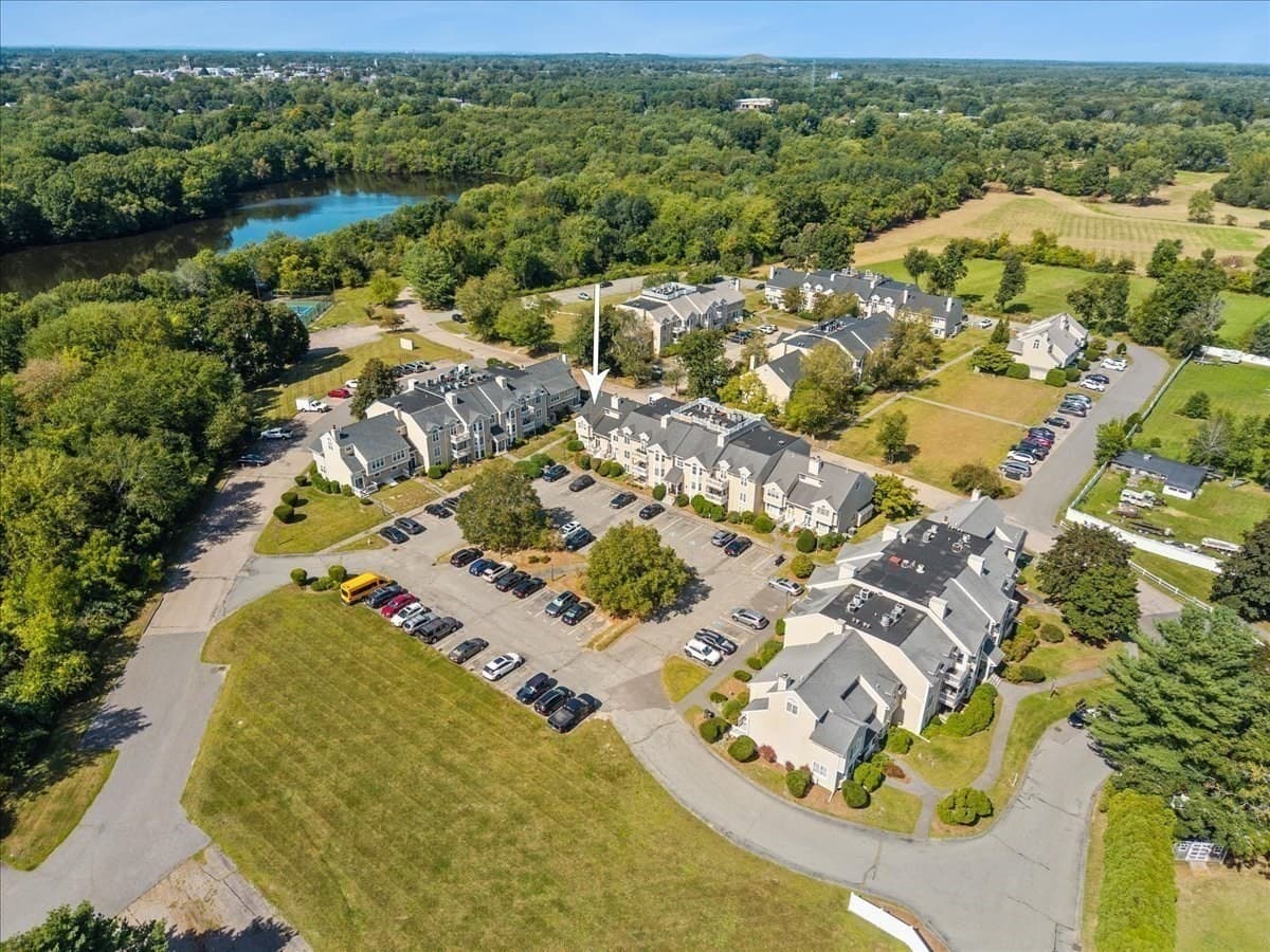 Condominium at 216 Carriage Lane # 216, Taunton MA 02780, Taunton, photo 4 of 35