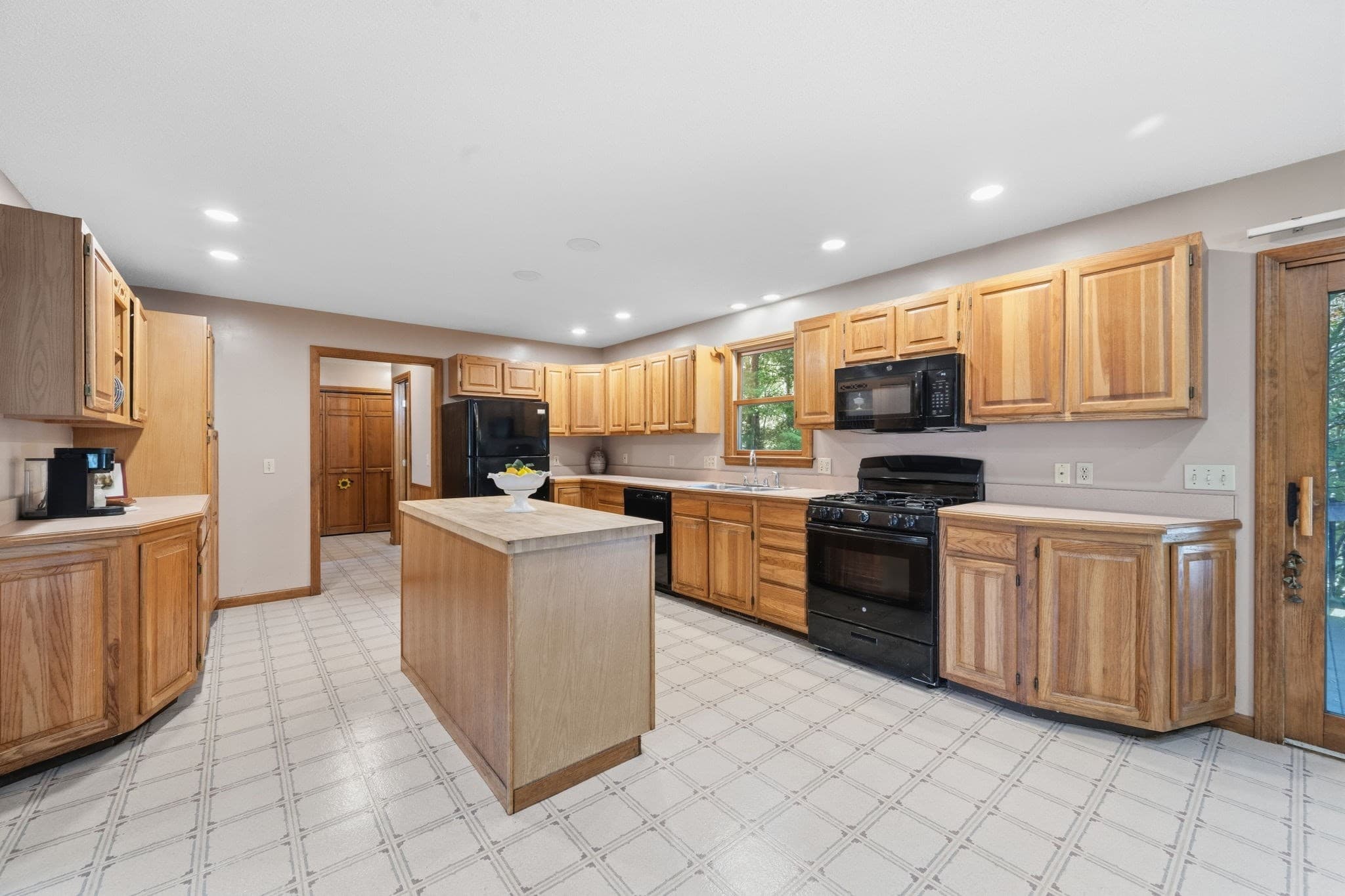 Single Family Residence at 22 Grassy Meadow Rd, Wilbraham MA 01095, Wilbraham, photo 13 of 42