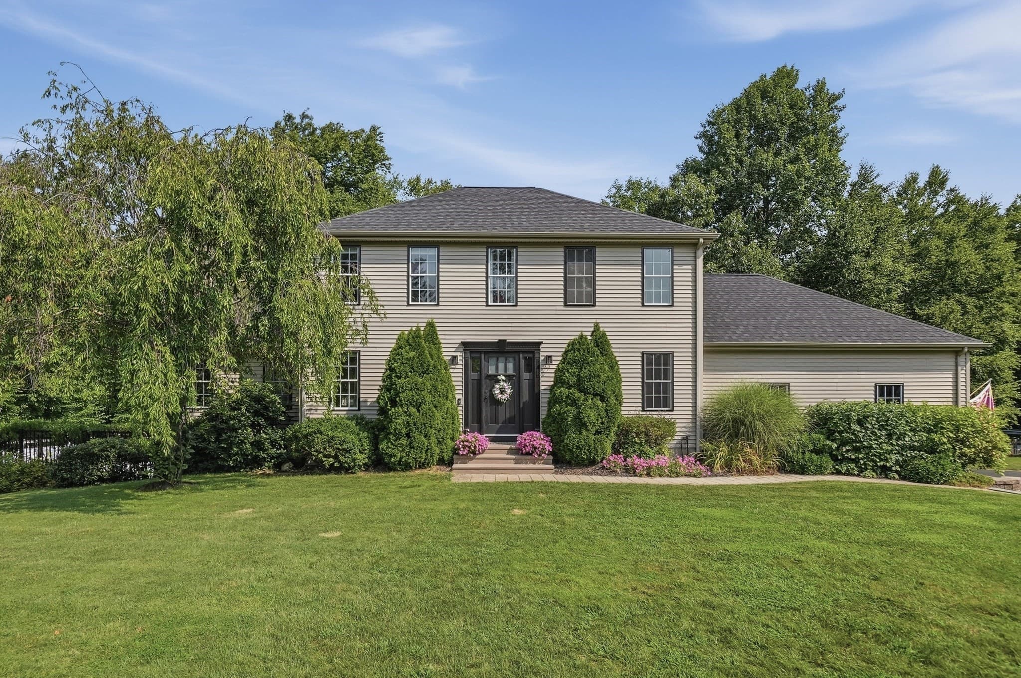5 Dunny Cove Road, Uxbridge MA 01569