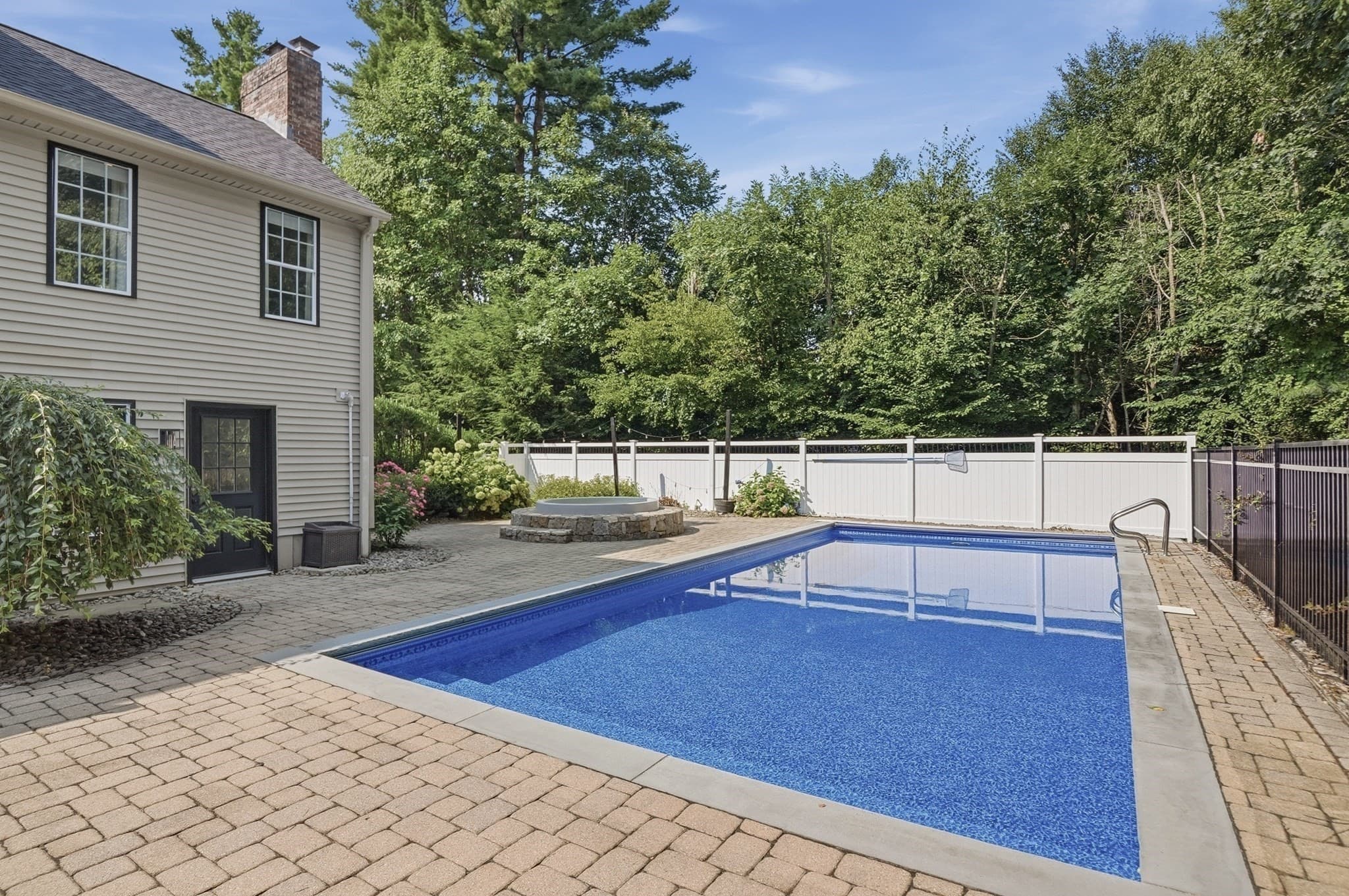 Single Family Residence at 5 Dunny Cove Road, Uxbridge MA 01569, Uxbridge, photo 33 of 42