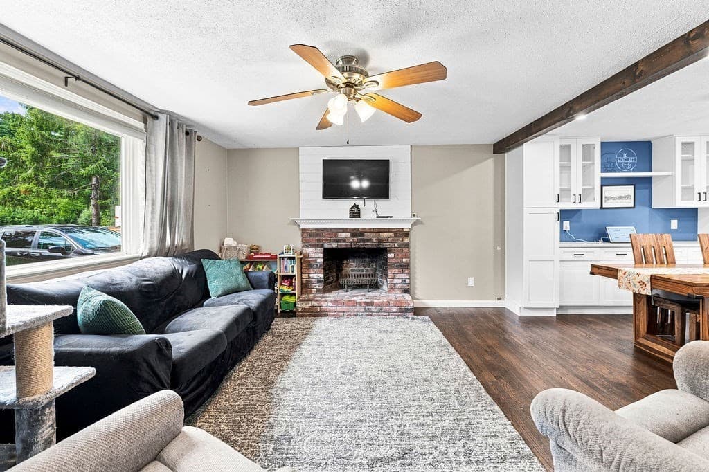 Single Family Residence at 21 Great Meadow Dr, Carver MA 02330, Carver, photo 2 of 28