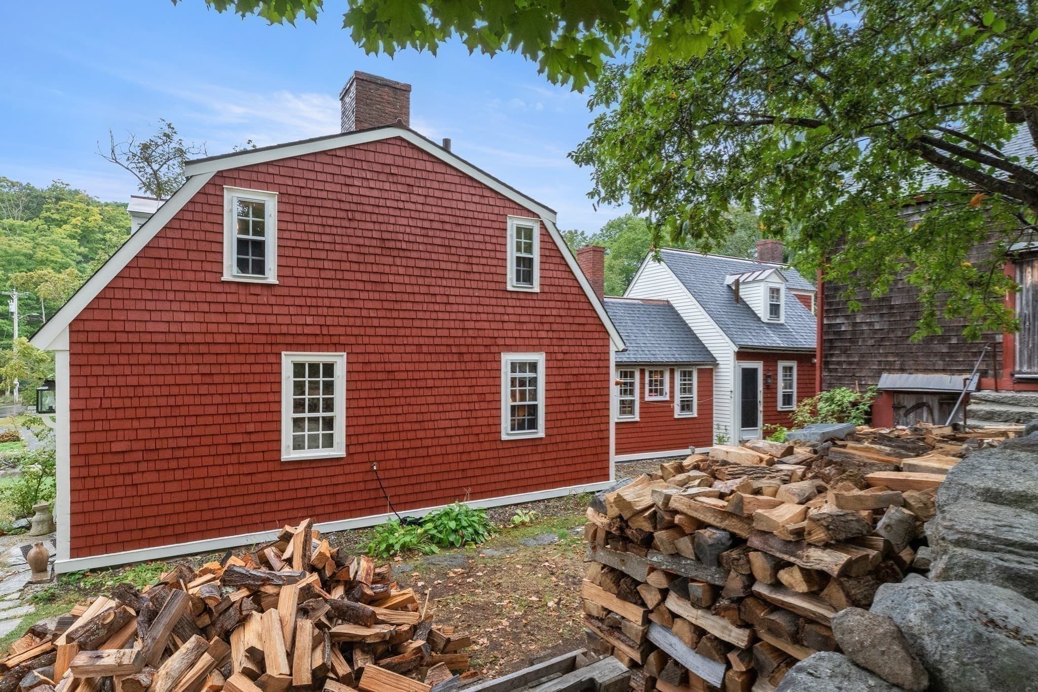 Single Family Residence at 146 Leonard St, Gloucester MA 01930, Gloucester, photo 4 of 40