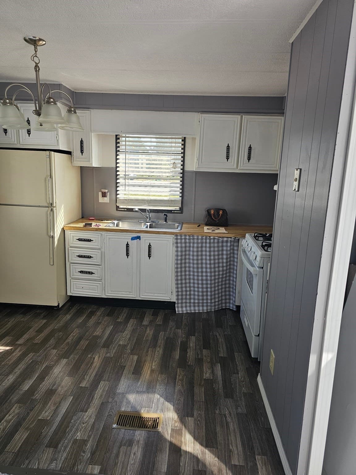 Mobile Home at 305 Turnpike Street # 4, Easton MA 02346, Easton, photo 3 of 8