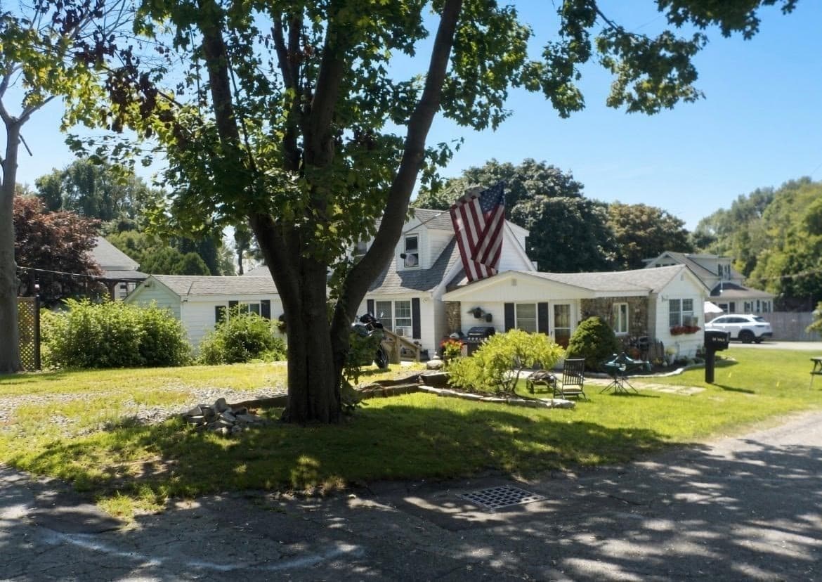 Multi Family at 25 Yale Avenue, Swansea MA 02777, photo 3 of 27