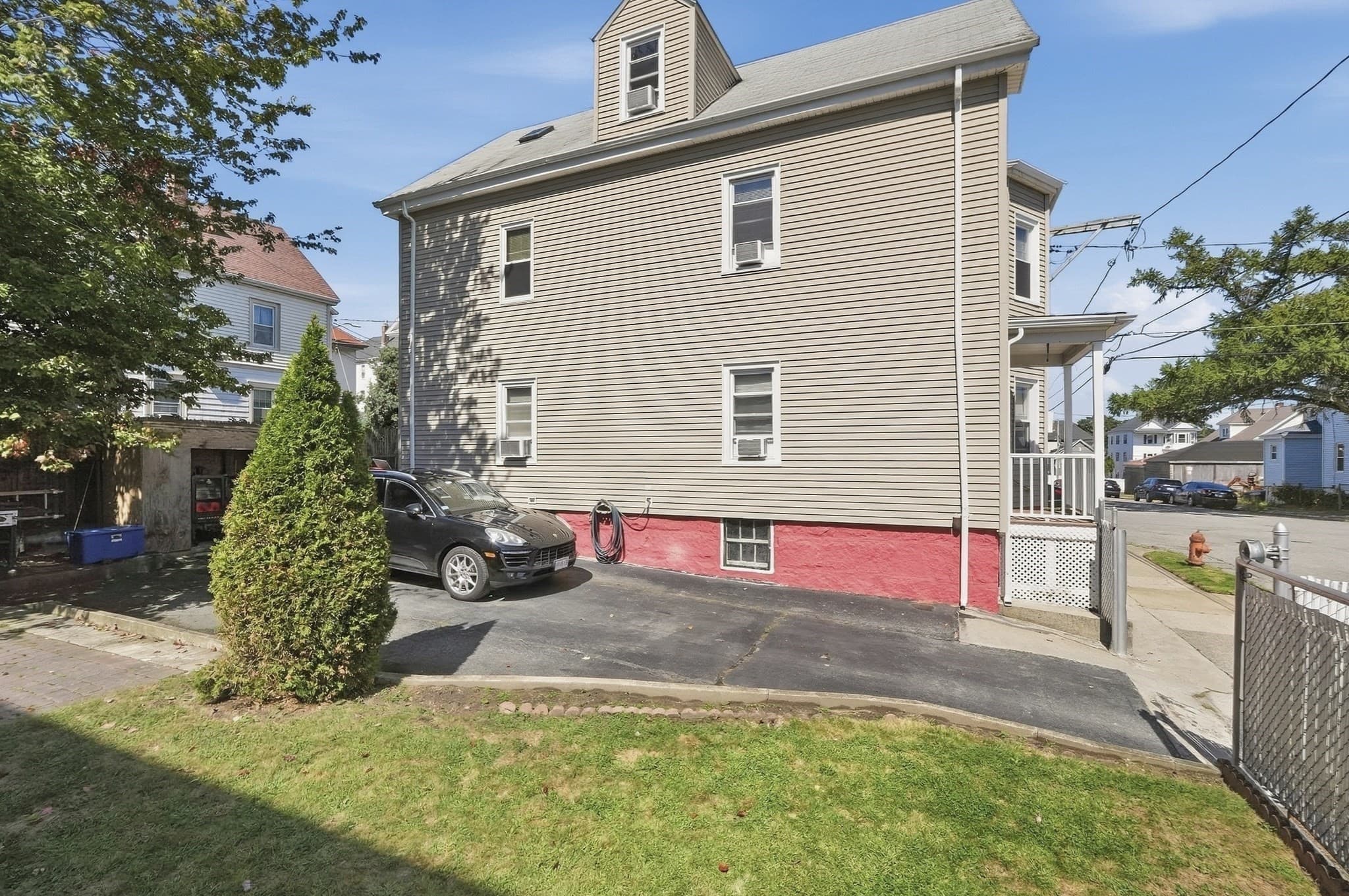 Multi Family at 125 Reynolds St, New Bedford MA 02746, New Bedford, photo 3 of 41