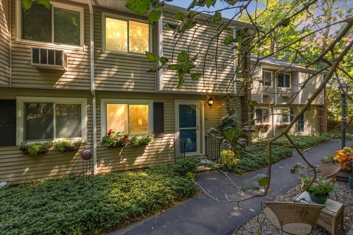 Condominium at 34 Glen Devin St # 34, Amesbury MA 01913, Amesbury, photo 2 of 41