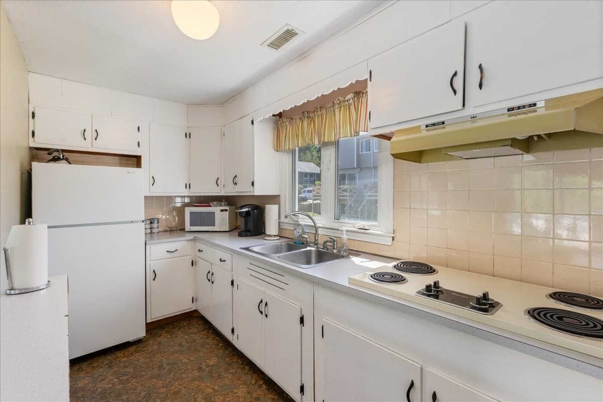 Condominium at 34 Glen Devin St # 34, Amesbury MA 01913, Amesbury, photo 32 of 41