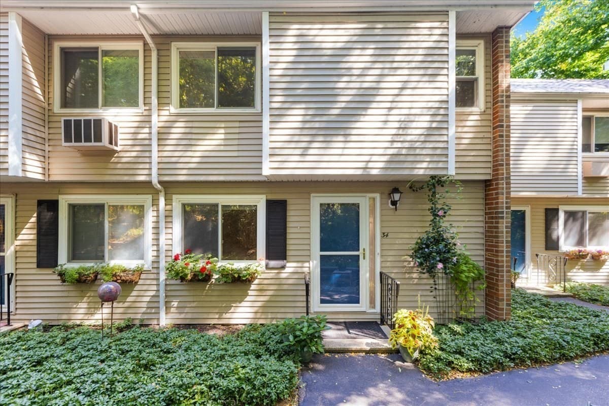 34 Glen Devin St # 34, Amesbury MA 01913