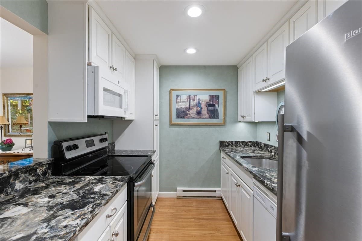 Condominium at 34 Glen Devin St # 34, Amesbury MA 01913, Amesbury, photo 10 of 41