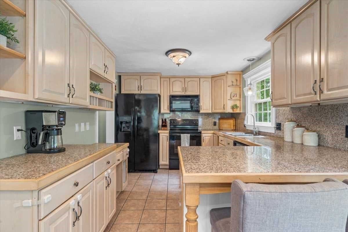 Single Family Residence at 120 Ivy Lane, Northbridge MA 01588, Northbridge, photo 14 of 41