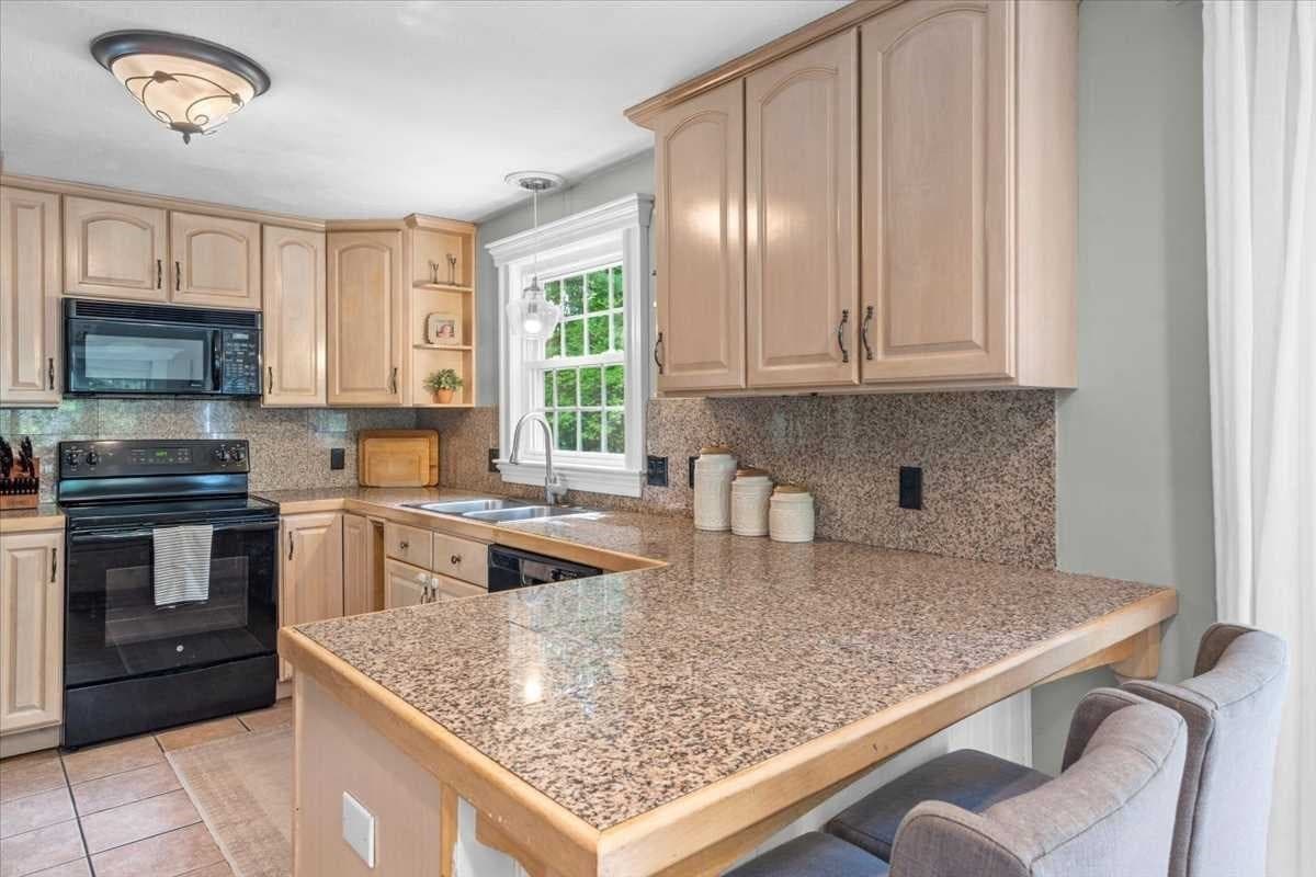 Single Family Residence at 120 Ivy Lane, Northbridge MA 01588, Northbridge, photo 18 of 41