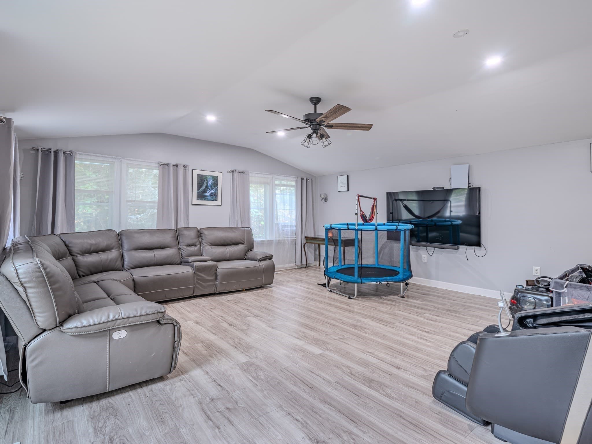 Single Family Residence at 72 Mount Vernon St, Fitchburg MA 01420, Fitchburg, photo 5 of 36