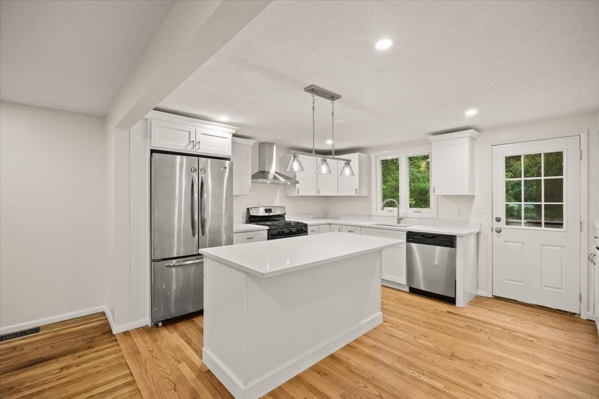 Single Family Residence at 1088 Middleboro Ave, Taunton MA 02718, Taunton, photo 12 of 41