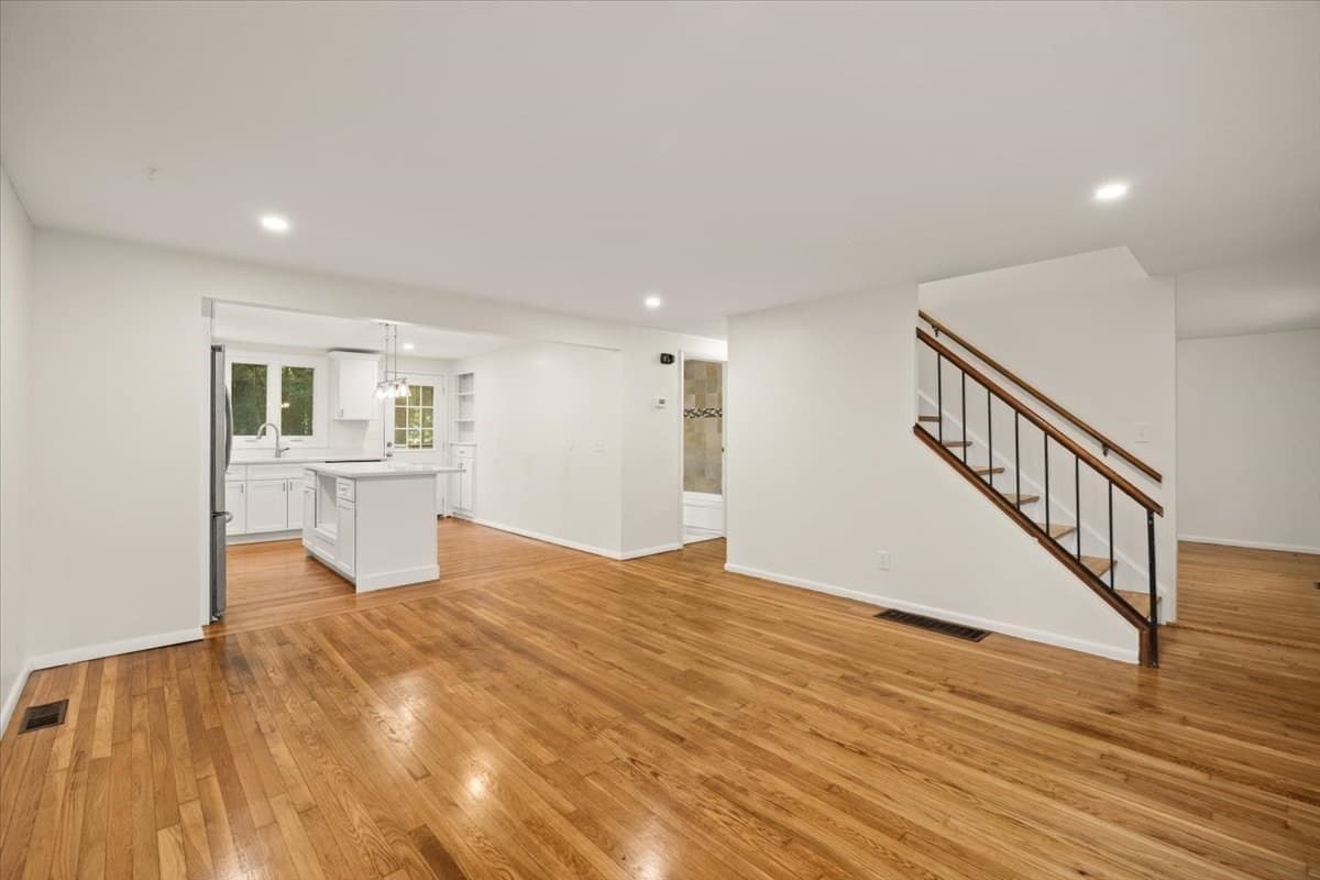 Single Family Residence at 1088 Middleboro Ave, Taunton MA 02718, Taunton, photo 7 of 41