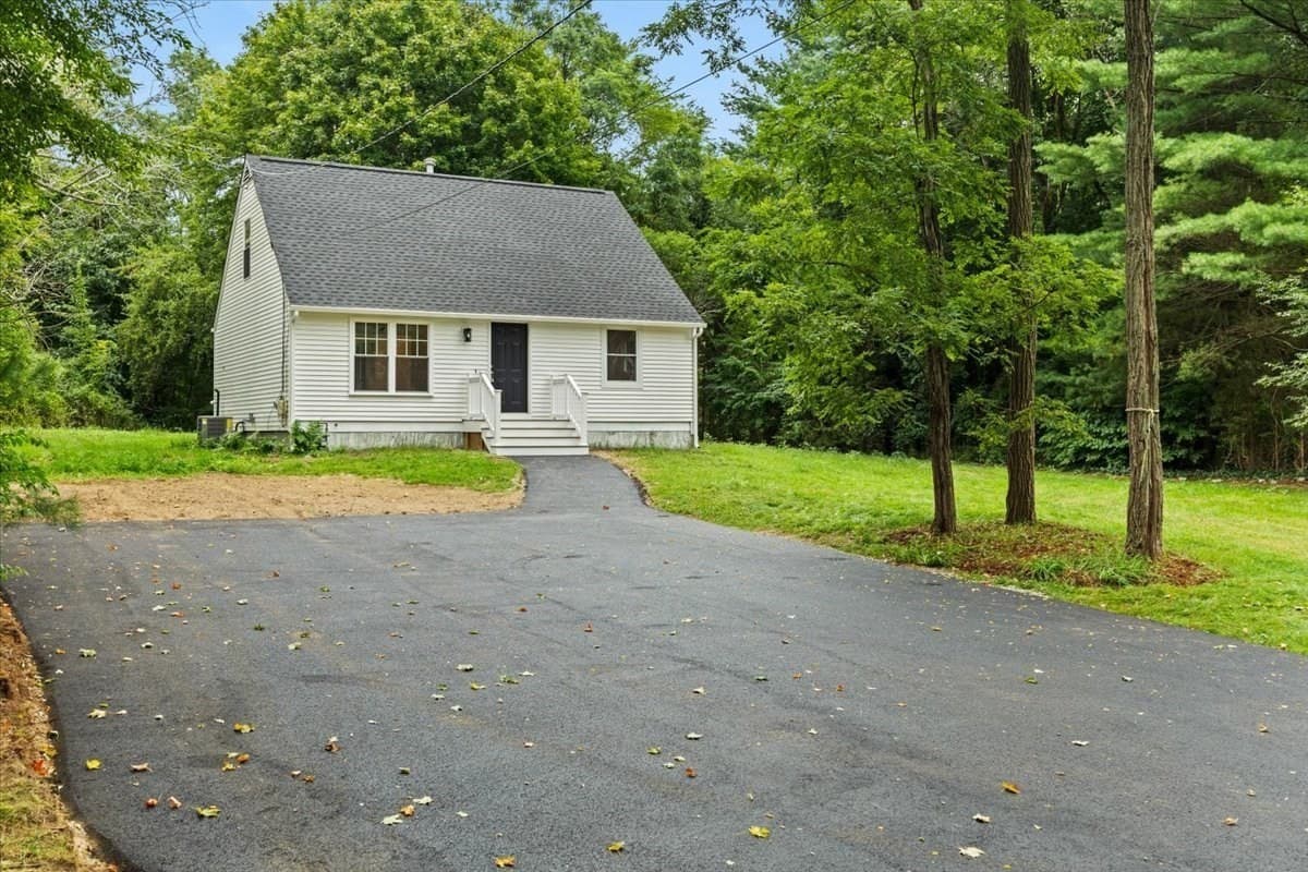 Single Family Residence at 1088 Middleboro Ave, Taunton MA 02718, Taunton, photo 3 of 41
