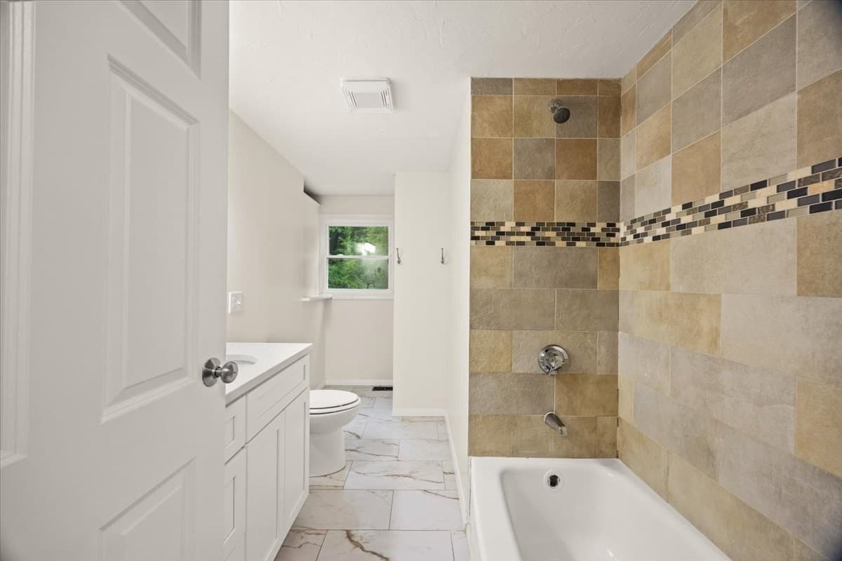 Single Family Residence at 1088 Middleboro Ave, Taunton MA 02718, Taunton, photo 14 of 41