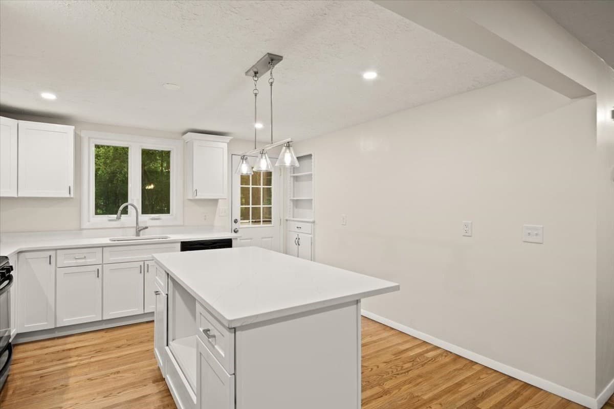 Single Family Residence at 1088 Middleboro Ave, Taunton MA 02718, Taunton, photo 11 of 41