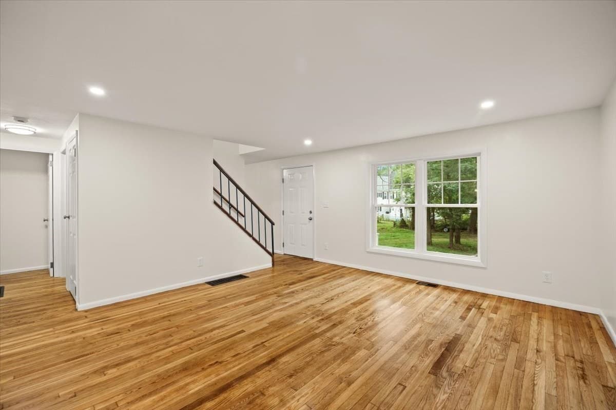 Single Family Residence at 1088 Middleboro Ave, Taunton MA 02718, Taunton, photo 8 of 41