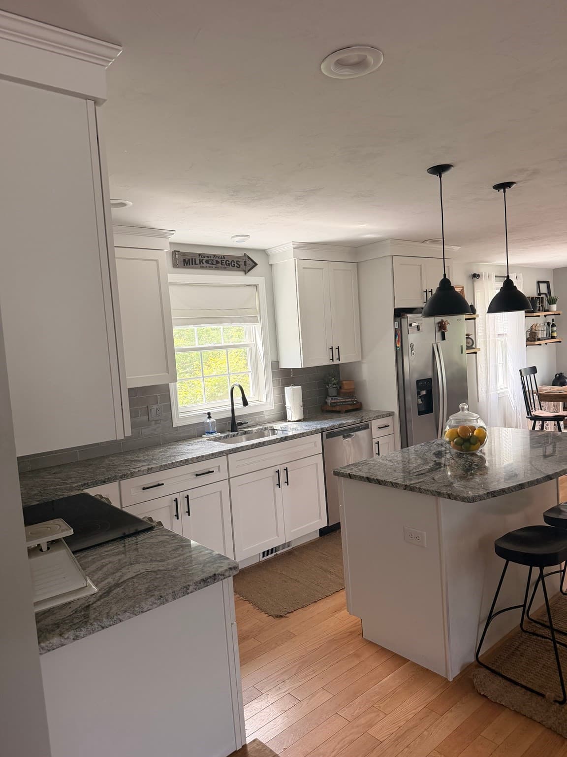 Single Family Residence at 33 Ledgewood Cir, Attleboro MA 02703, Attleboro, photo 2 of 26