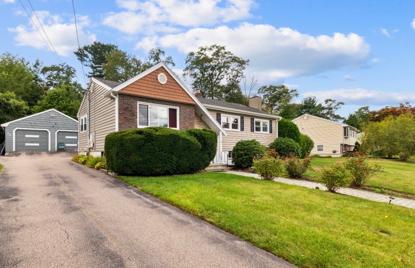 Single Family Residence at 17 Acorn Dr, Randolph MA 02368, Randolph, photo 2 of 26
