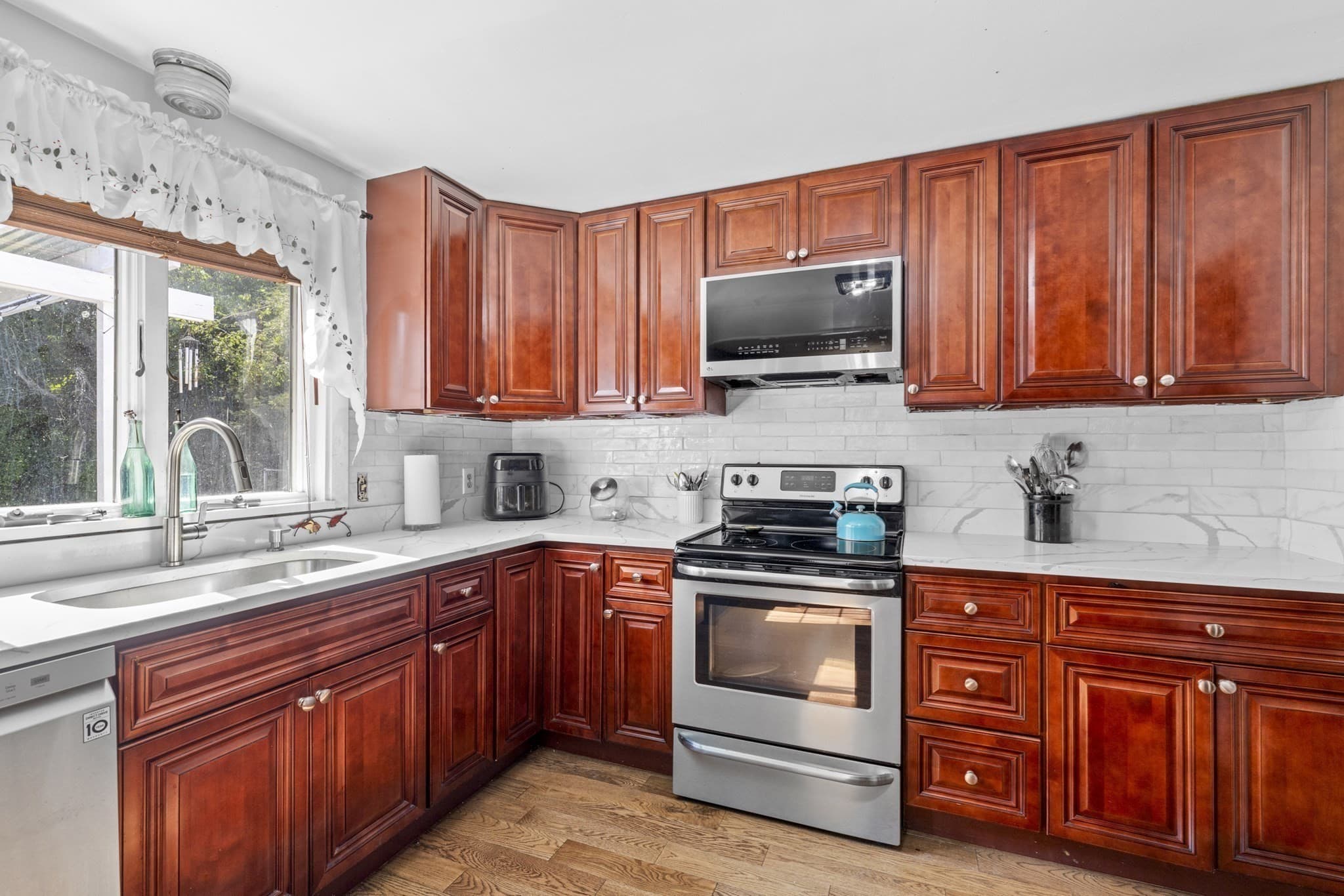 Single Family Residence at 17 Acorn Dr, Randolph MA 02368, Randolph, photo 3 of 26