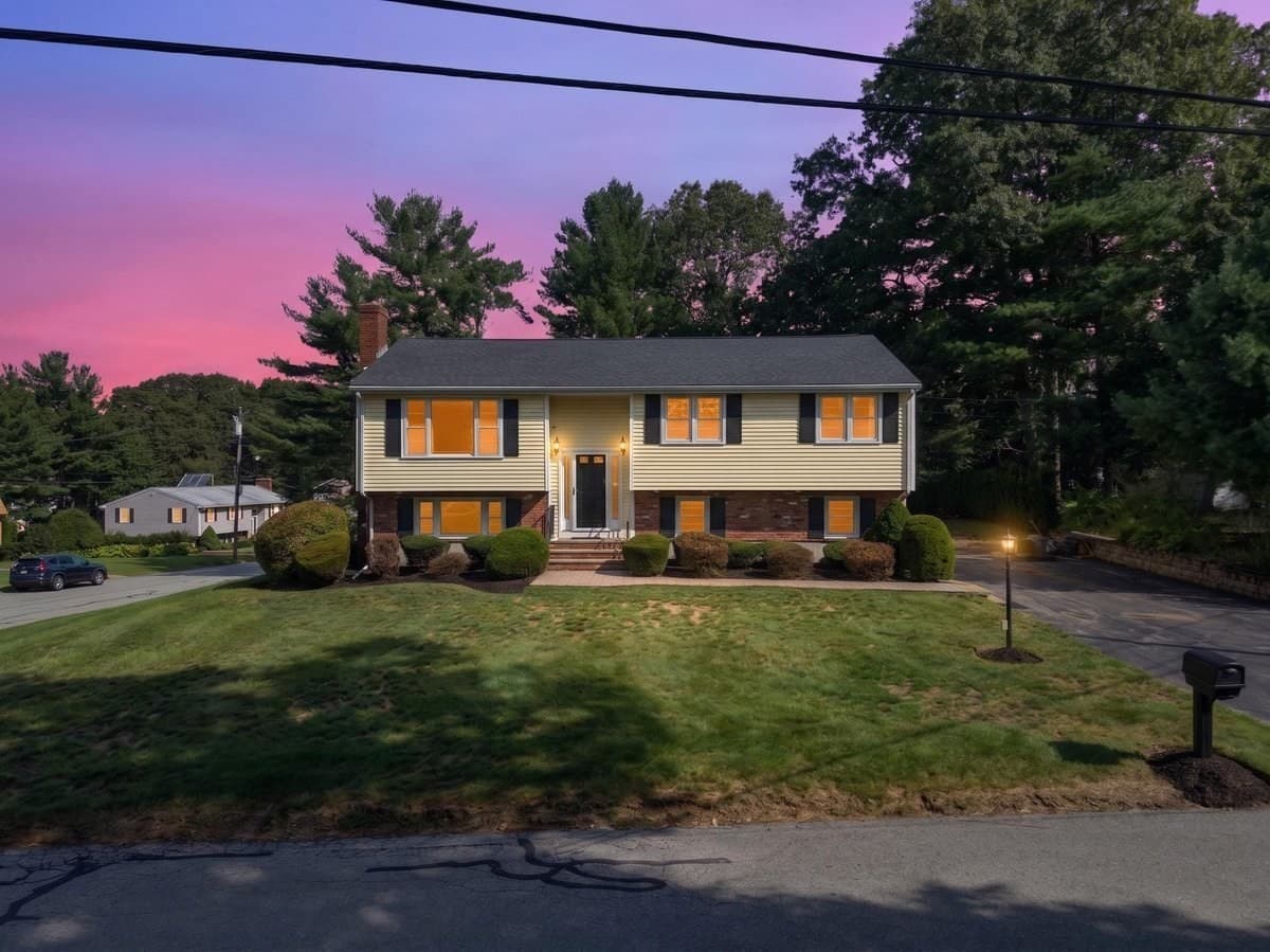 7 Barbara Road, Taunton MA 02780
