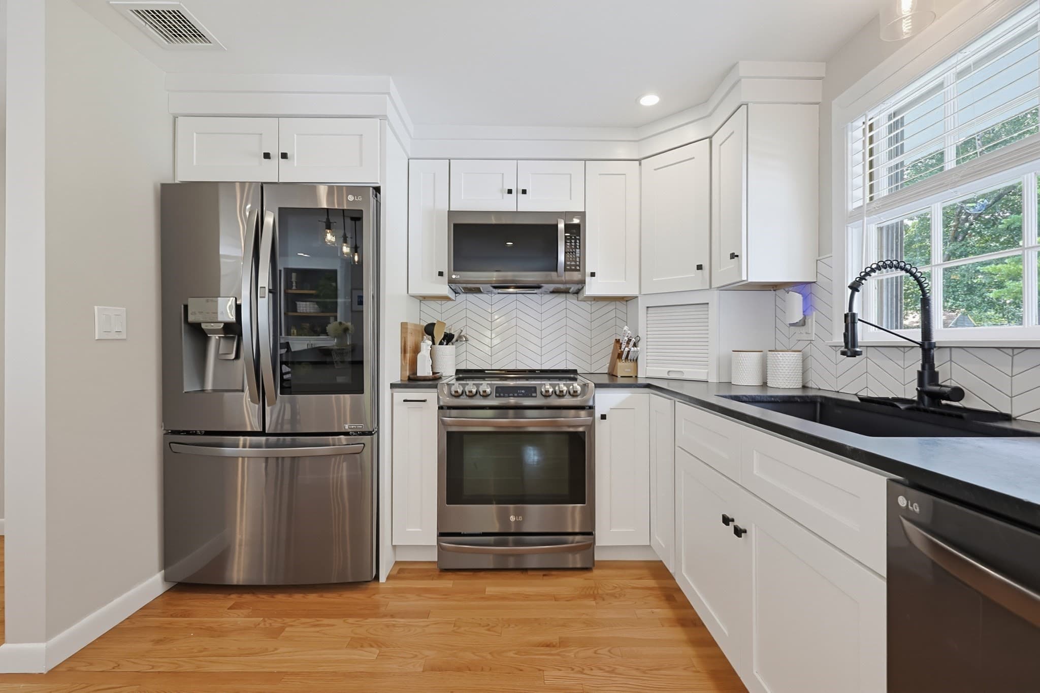 Single Family Residence at 10 Howe Circle, Randolph MA 02368, Randolph, photo 6 of 42