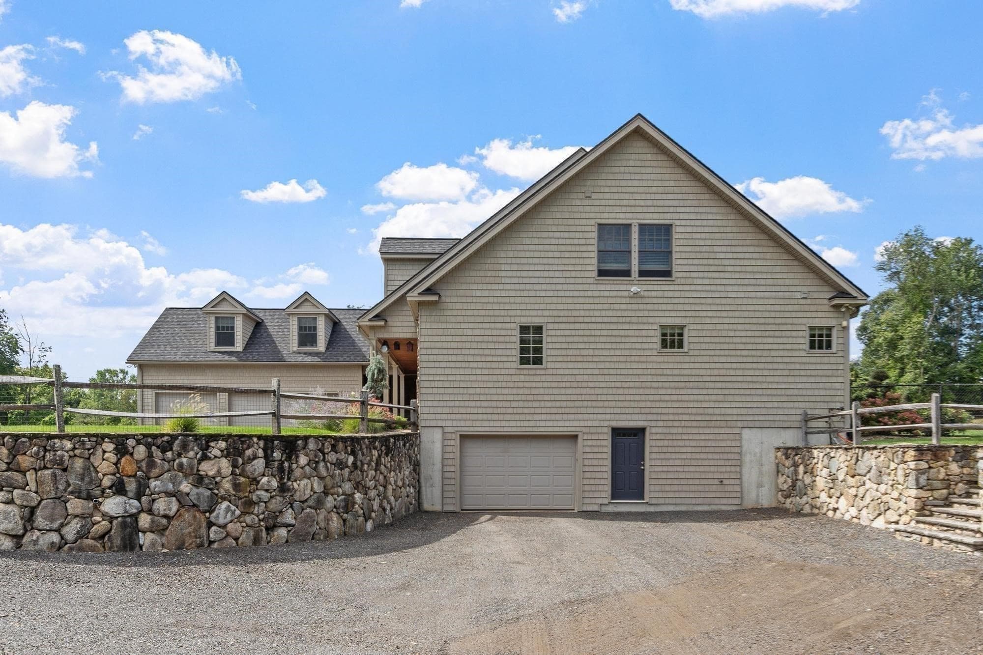 Single Family Residence at 11 Cider Ln, Dracut MA 01826, photo 6 of 42