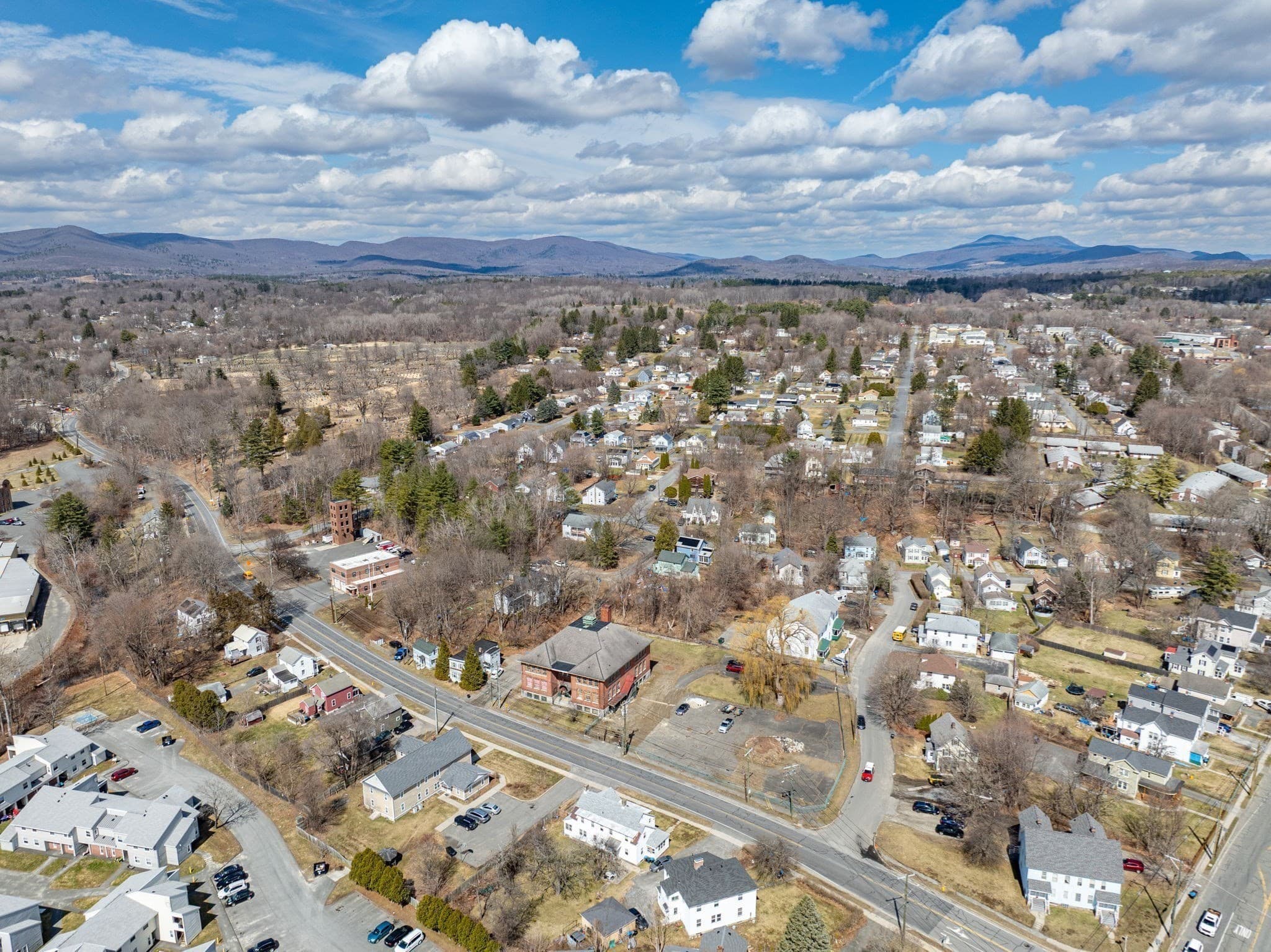 5+ Family - 5+ Units Up/Down at 40 Pecks Rd, Pittsfield MA 01201, photo 9 of 36