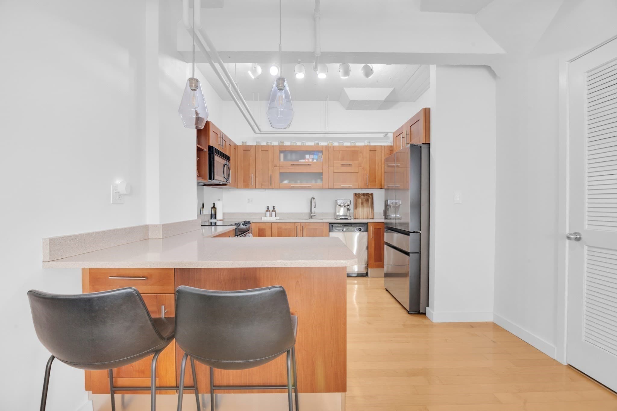 Condominium at 210 South Street # 4, Boston MA 02111, photo 14 of 37