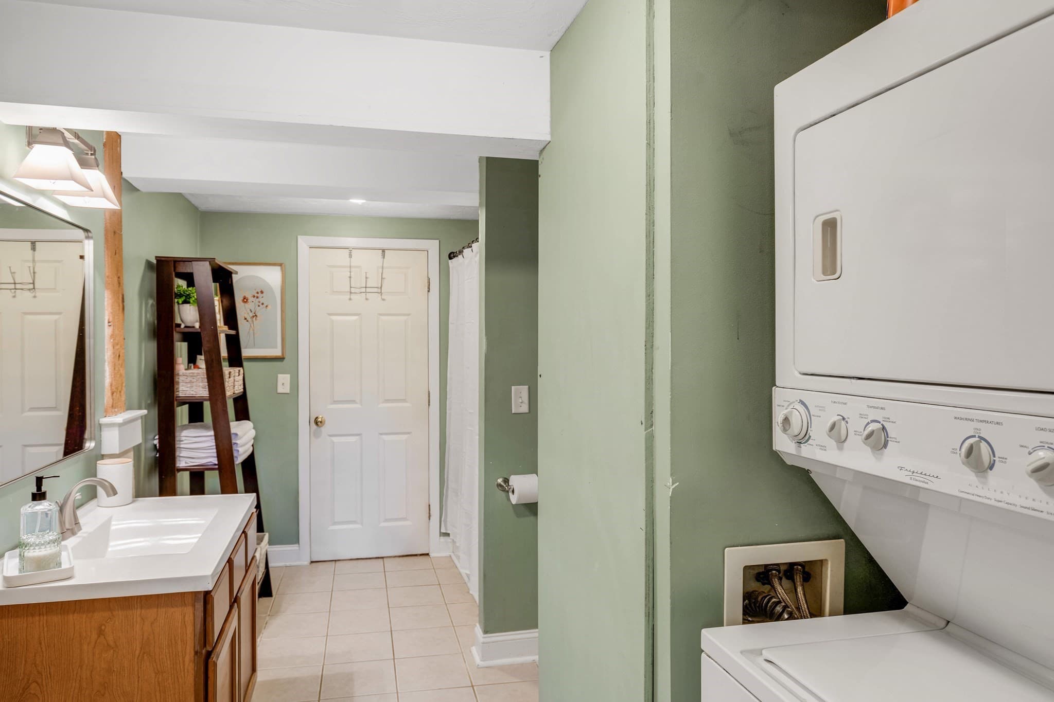 Condominium at 25 Cedar St # 3, Amesbury MA 01913, Amesbury, photo 23 of 31