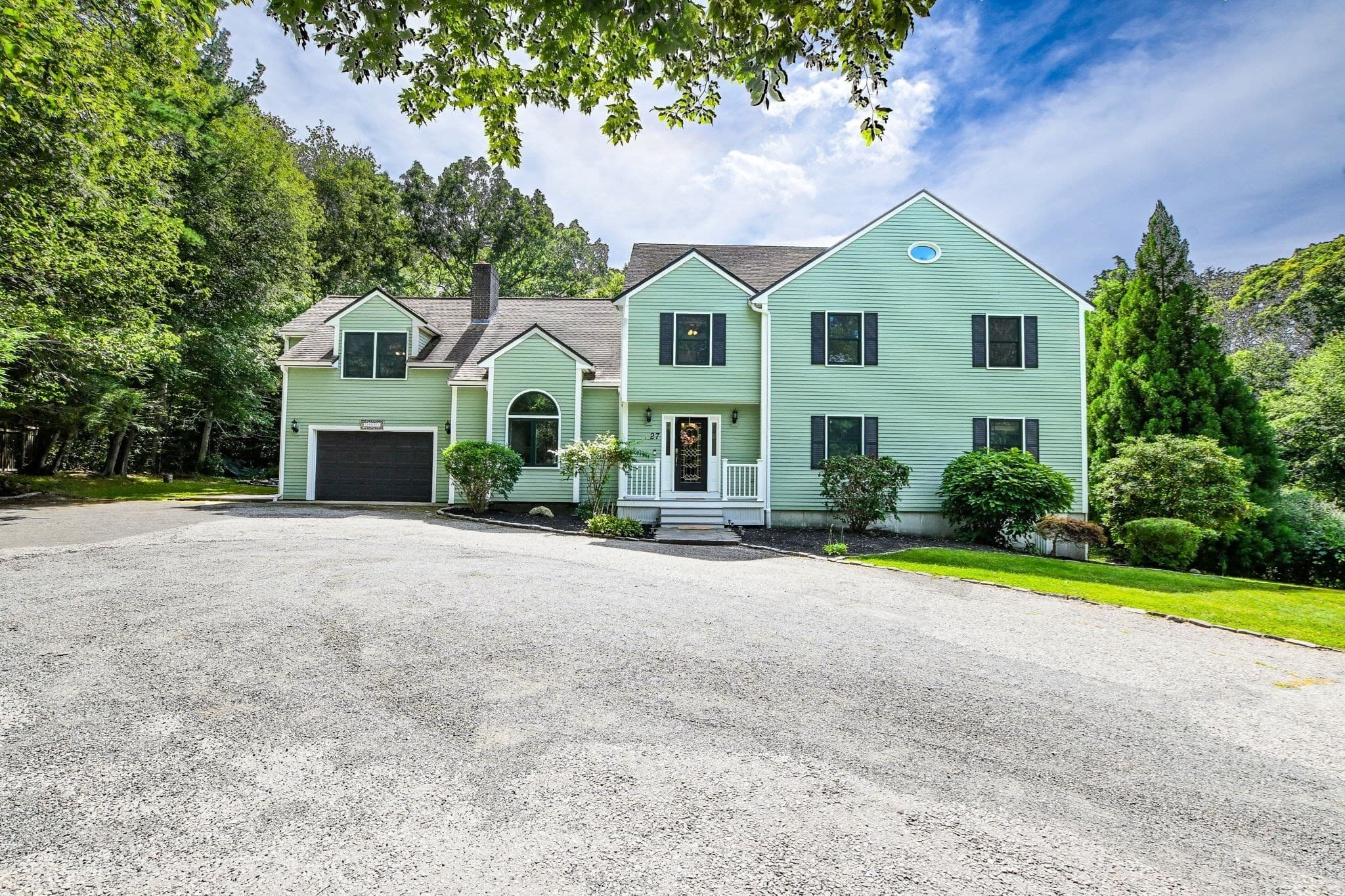 27 Brittany Ln, Dartmouth MA 02747