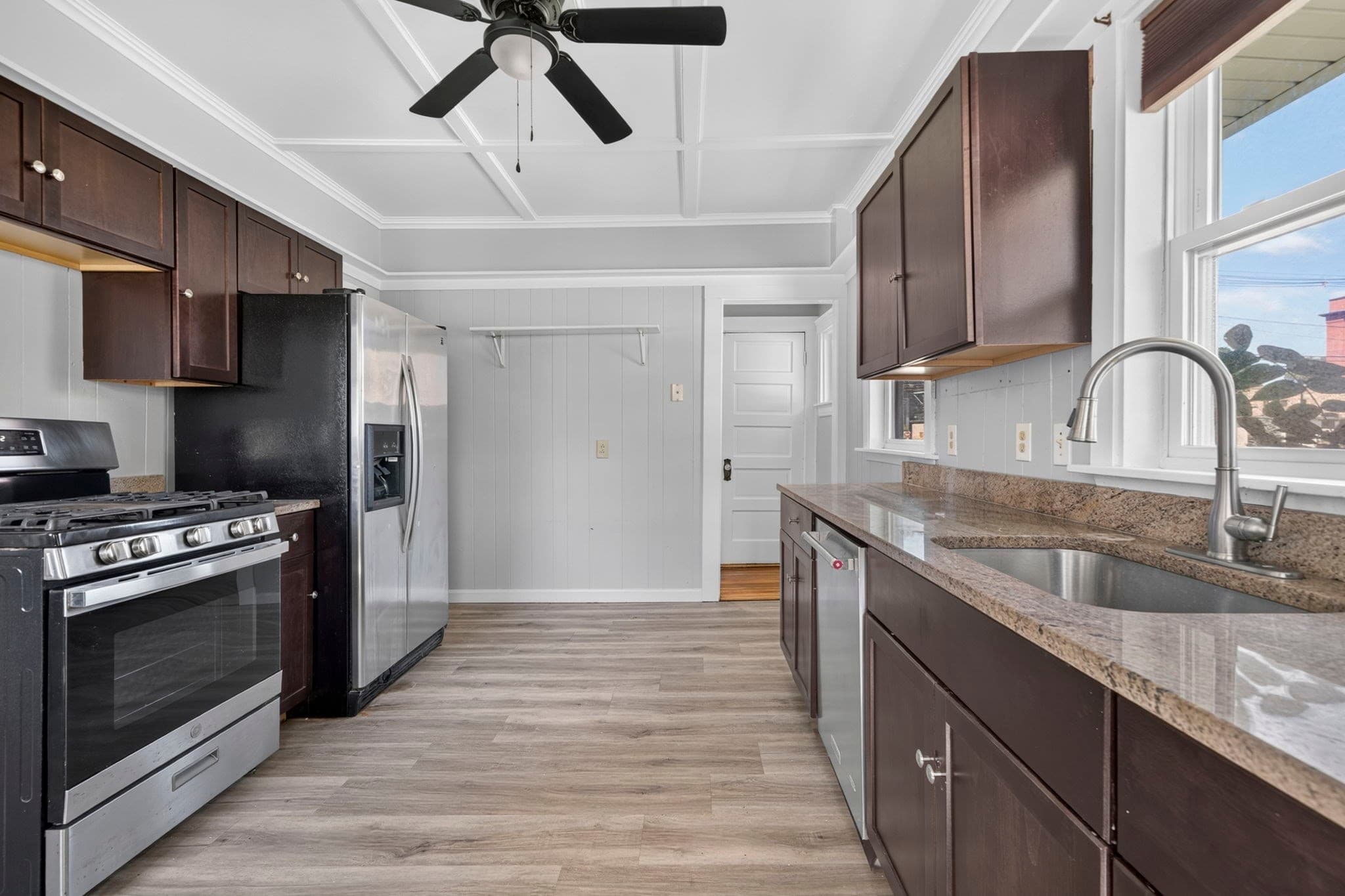 Single Family Residence at 121 Oakland St, Mansfield MA 02048, Mansfield, photo 13 of 36