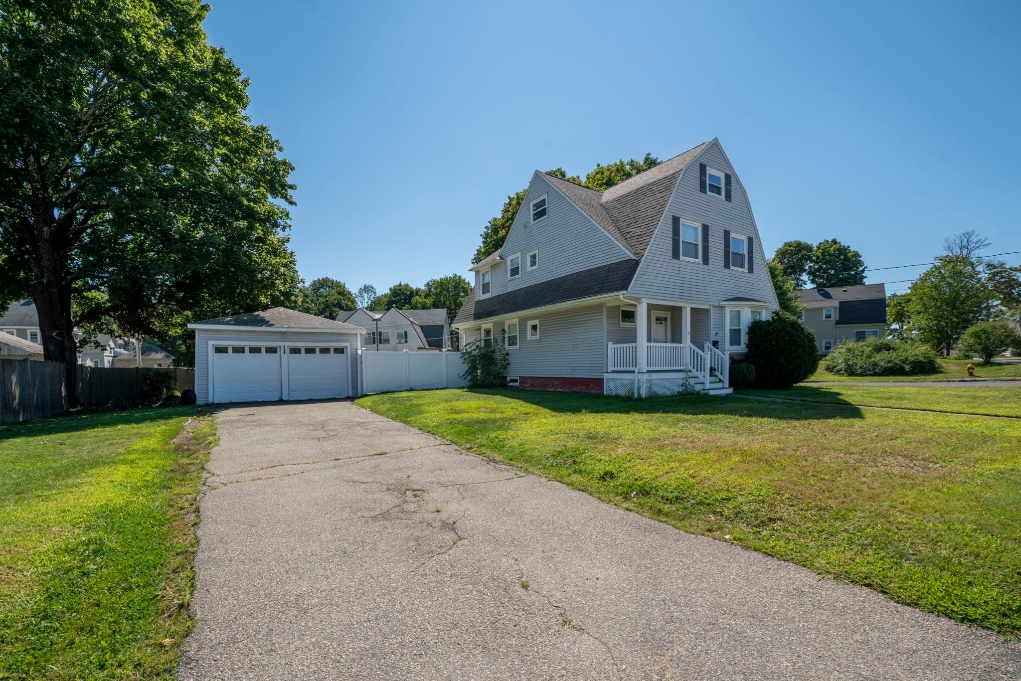 Single Family Residence at 121 Oakland St, Mansfield MA 02048, Mansfield, photo 3 of 36