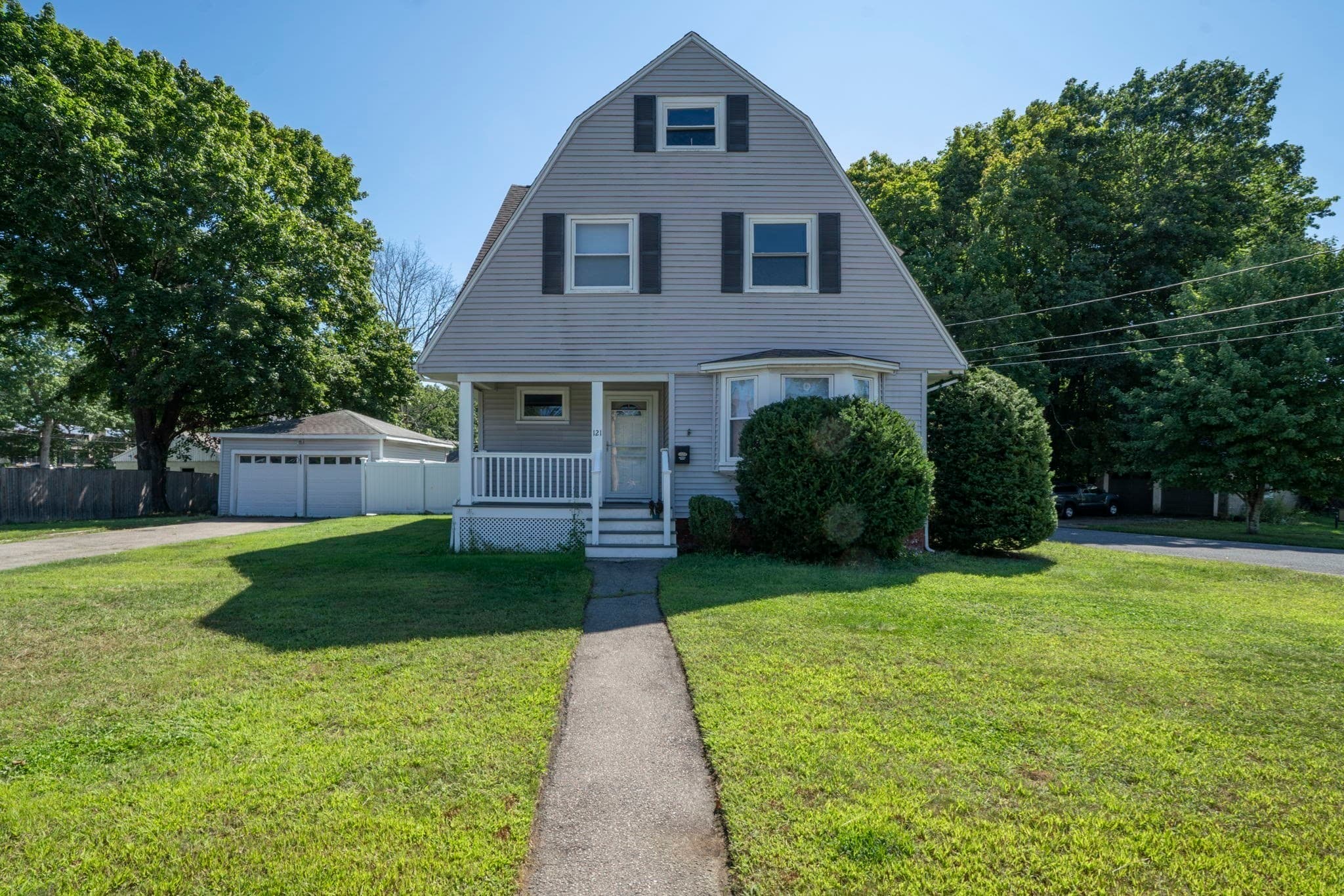 Single Family Residence at 121 Oakland St, Mansfield MA 02048, Mansfield, photo 4 of 36