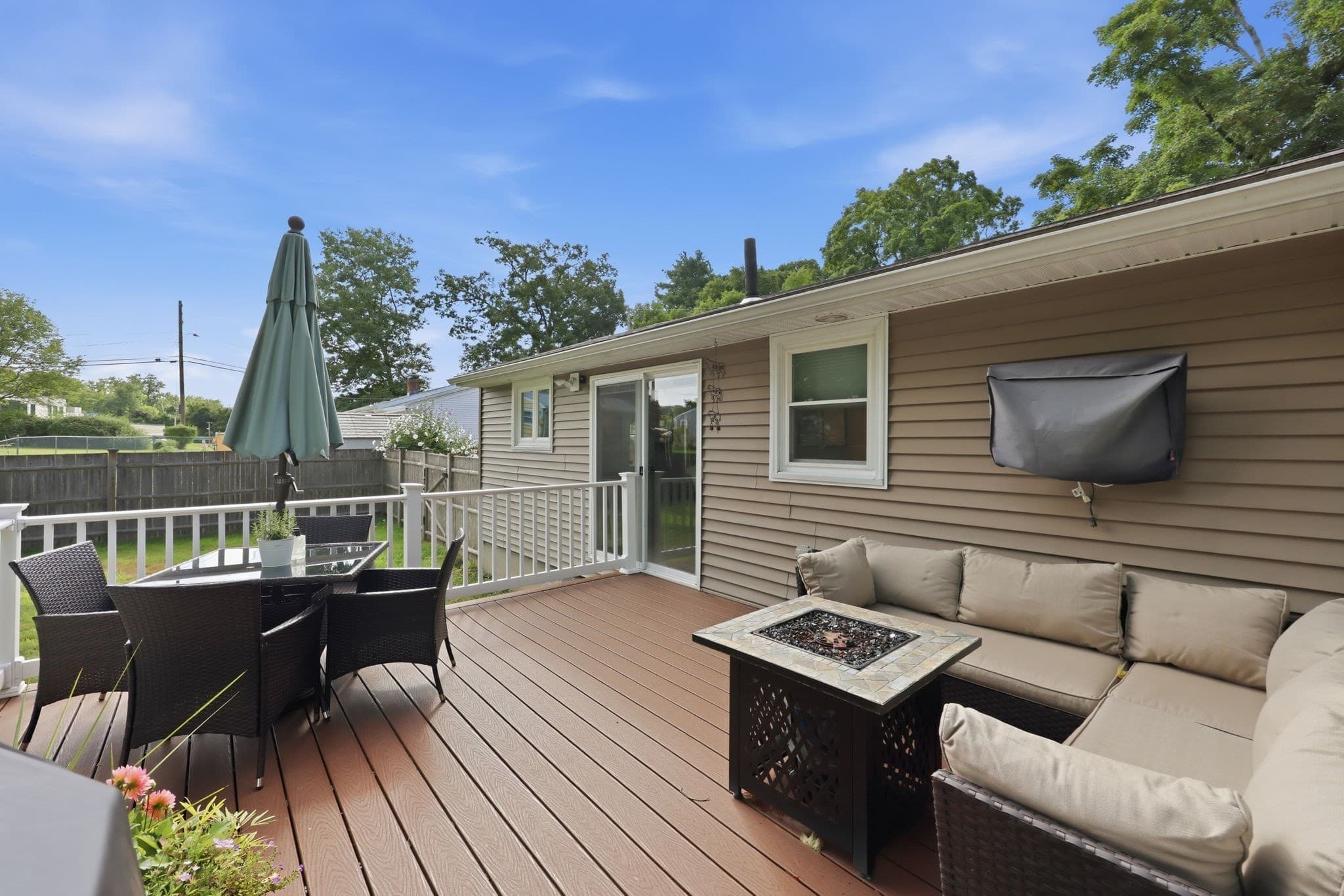 Single Family Residence at 393 Cherry St, Holyoke MA 01040, Holyoke, photo 23 of 28