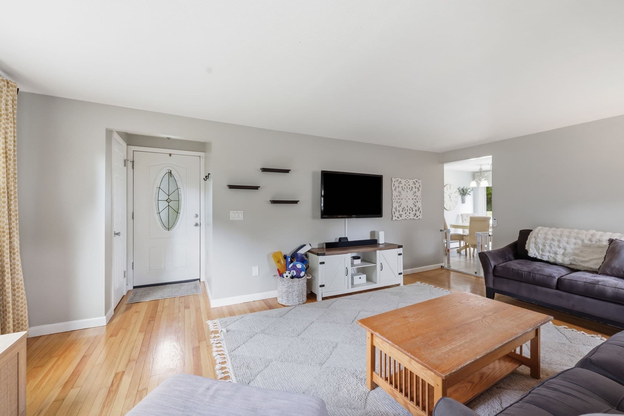 Single Family Residence at 393 Cherry St, Holyoke MA 01040, Holyoke, photo 7 of 28