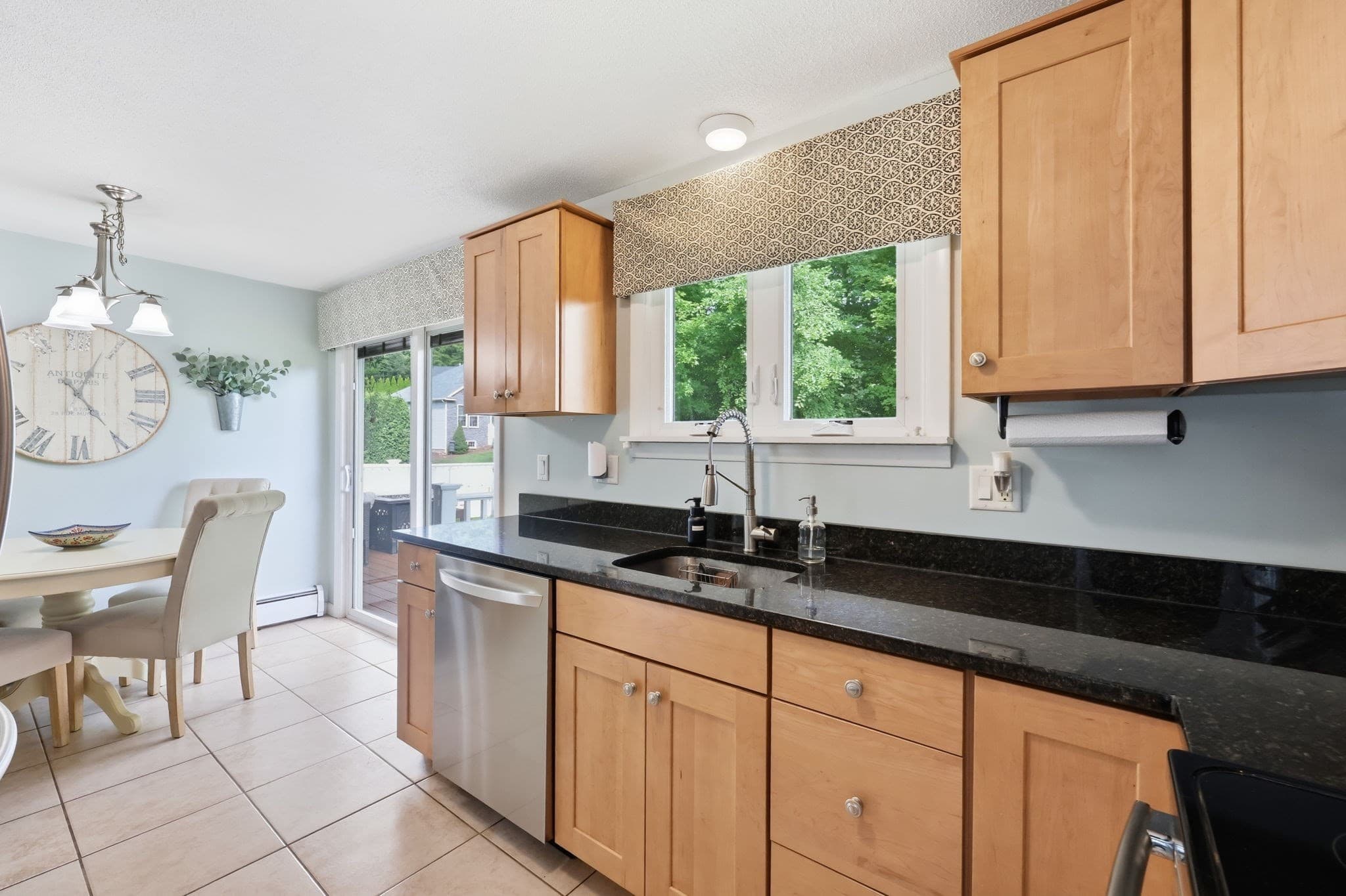 Single Family Residence at 393 Cherry St, Holyoke MA 01040, Holyoke, photo 10 of 28