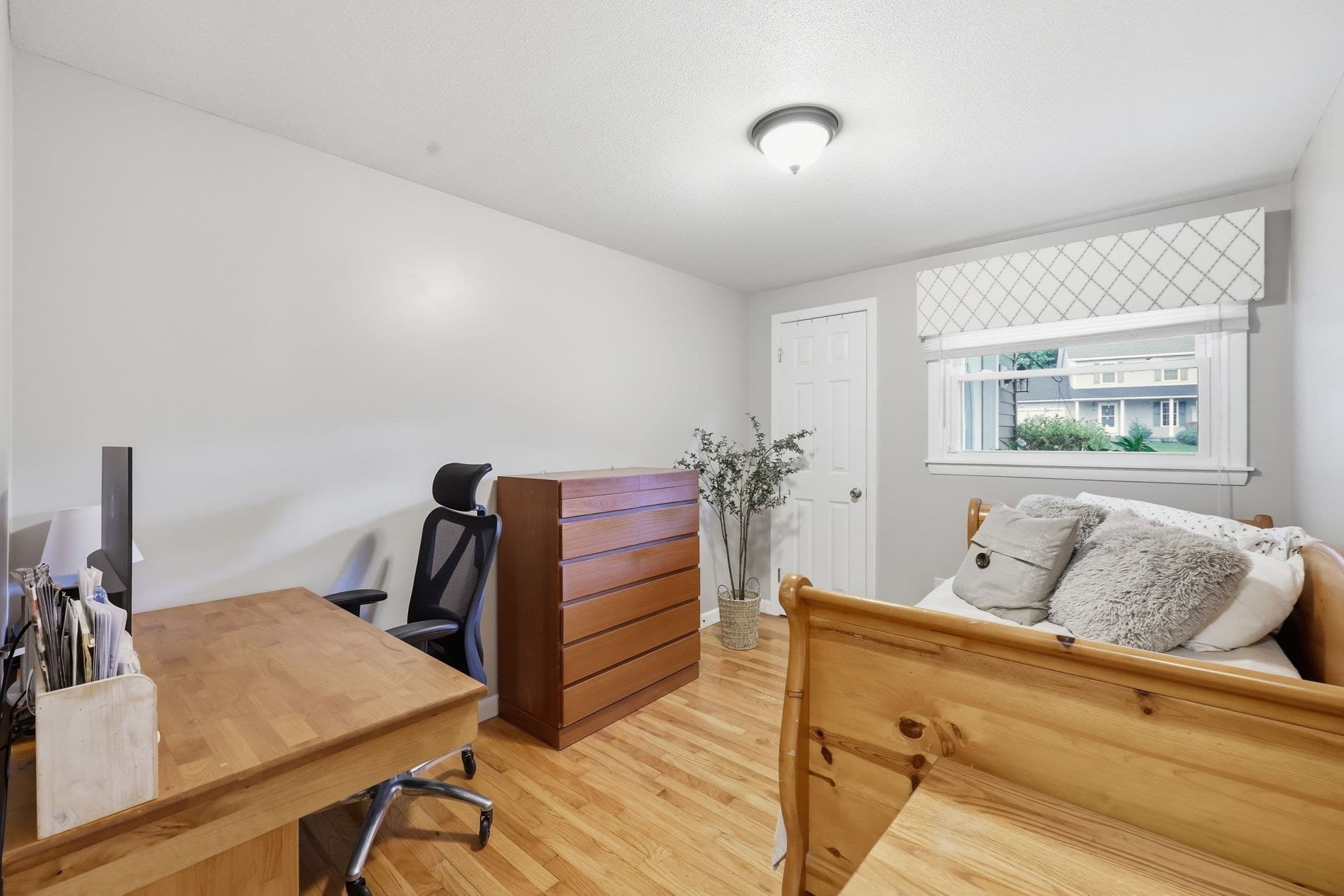 Single Family Residence at 393 Cherry St, Holyoke MA 01040, Holyoke, photo 18 of 28