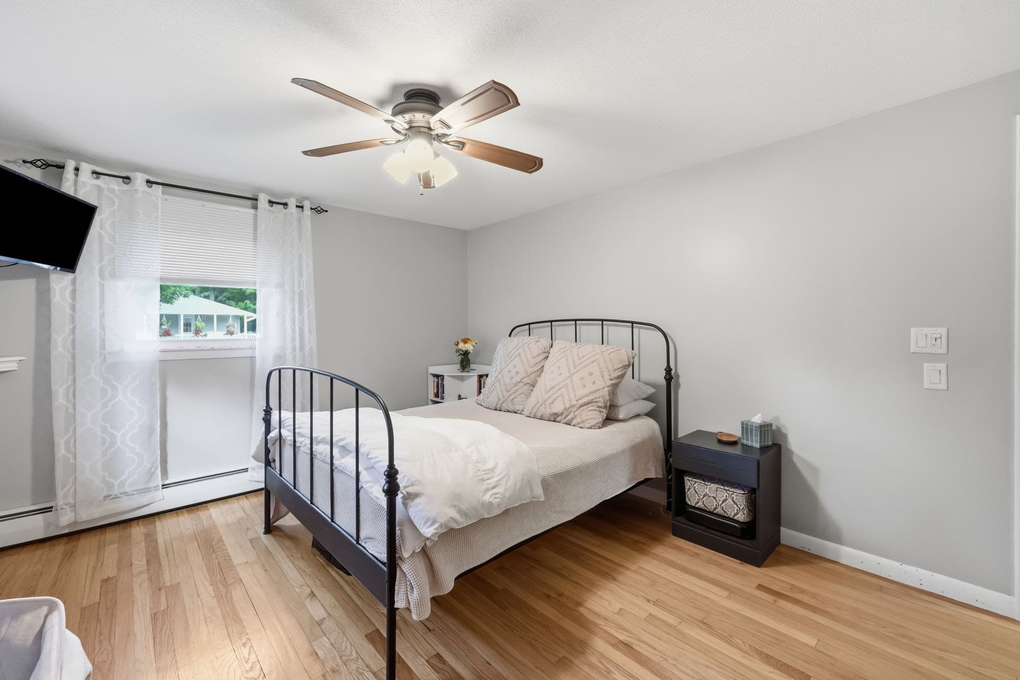 Single Family Residence at 393 Cherry St, Holyoke MA 01040, Holyoke, photo 15 of 28