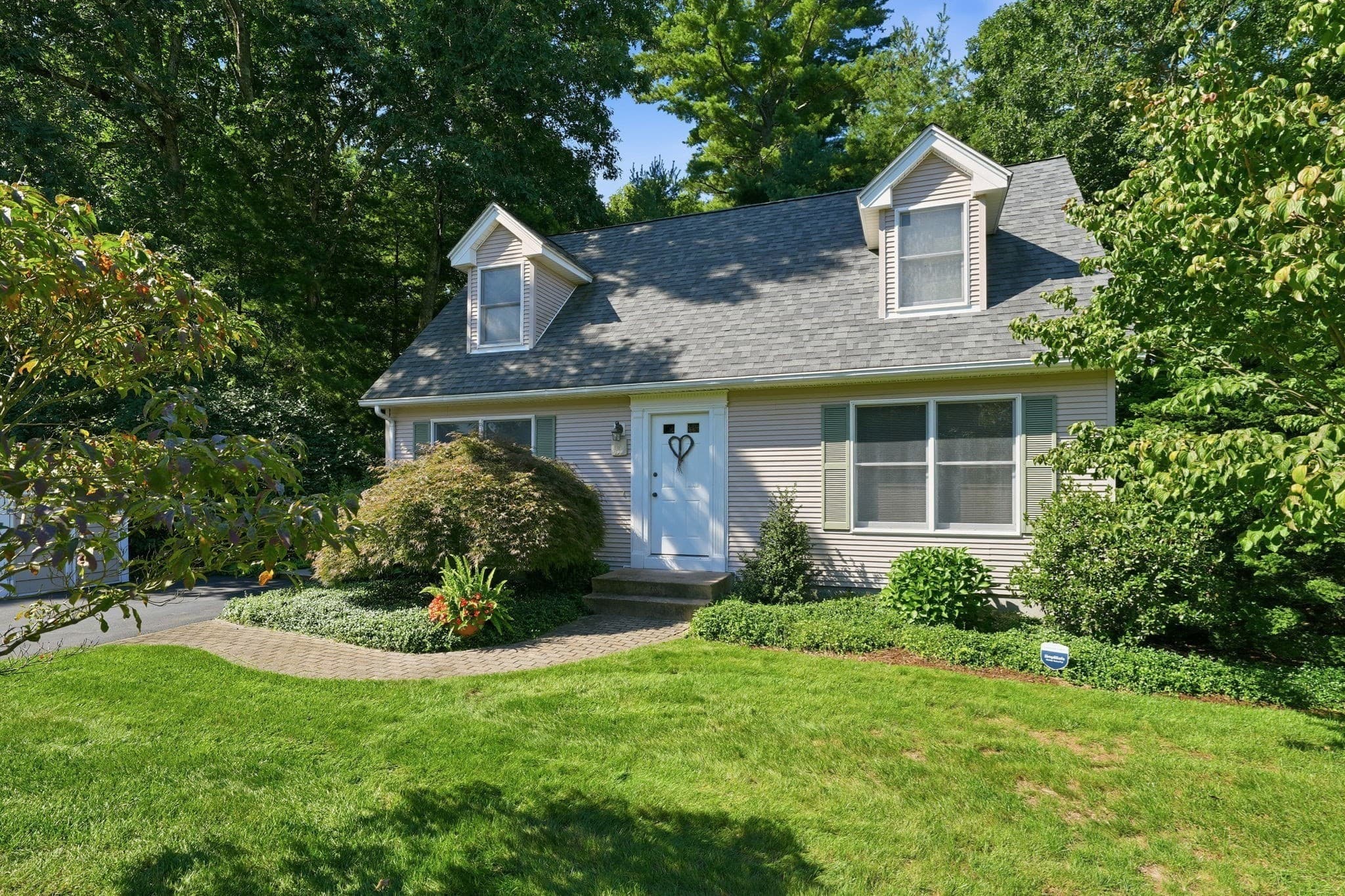 Single Family Residence at 11 Stephanie Cir, Springfield MA 01129, Springfield, photo 6 of 40