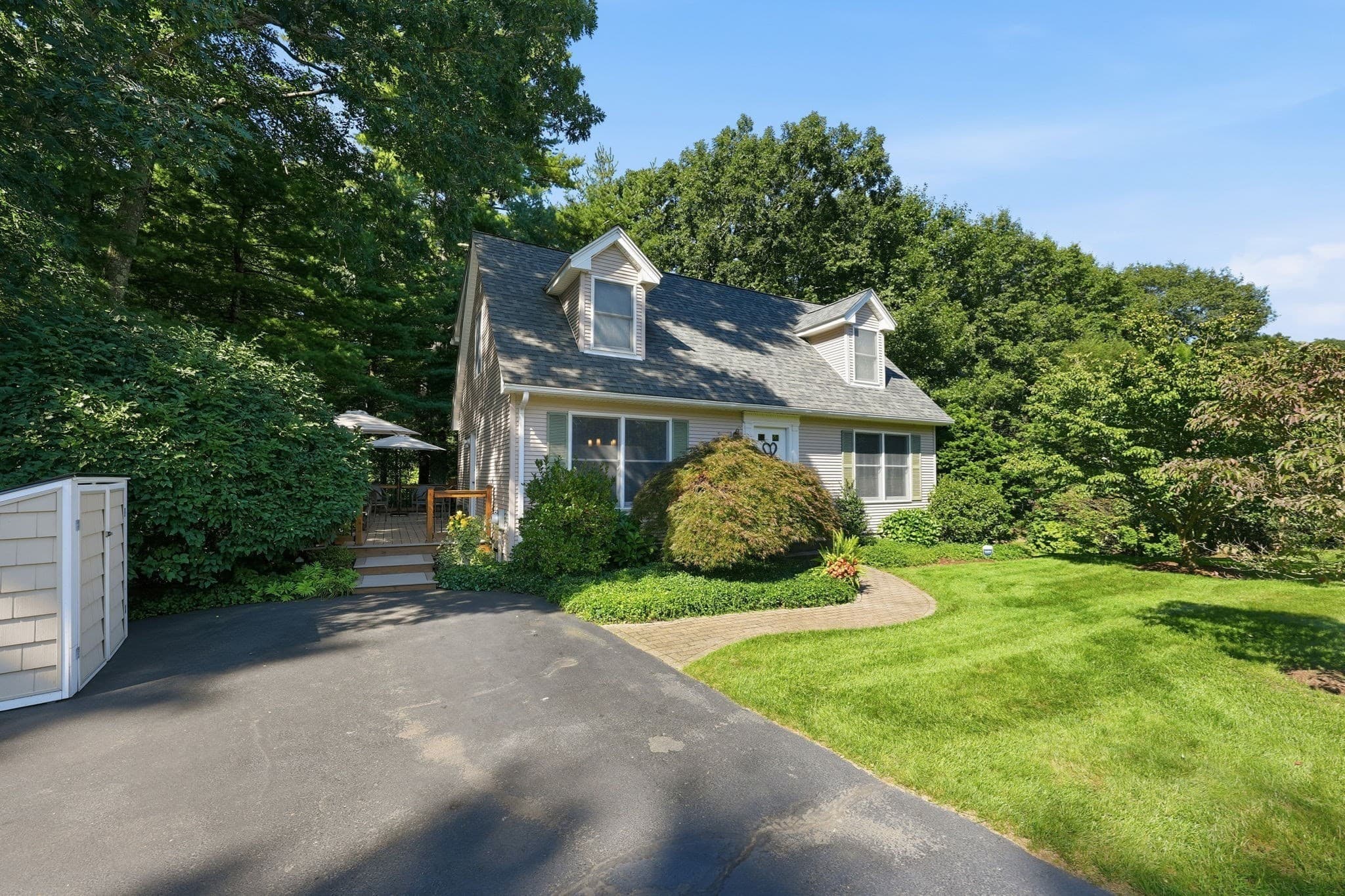 Single Family Residence at 11 Stephanie Cir, Springfield MA 01129, Springfield, photo 4 of 40