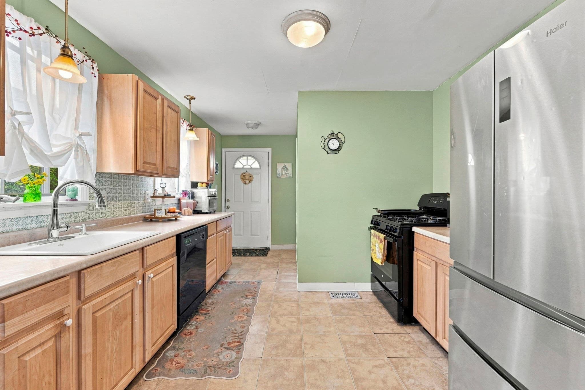 Single Family Residence at 10 Albion St, Medford MA 02155, Medford, photo 6 of 19