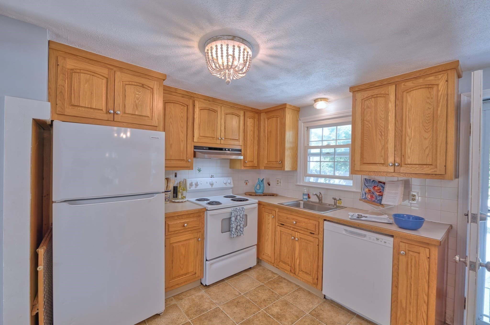 Single Family Residence at 3 Elizabeth Rd, Bourne MA 02559, Bourne, photo 12 of 36