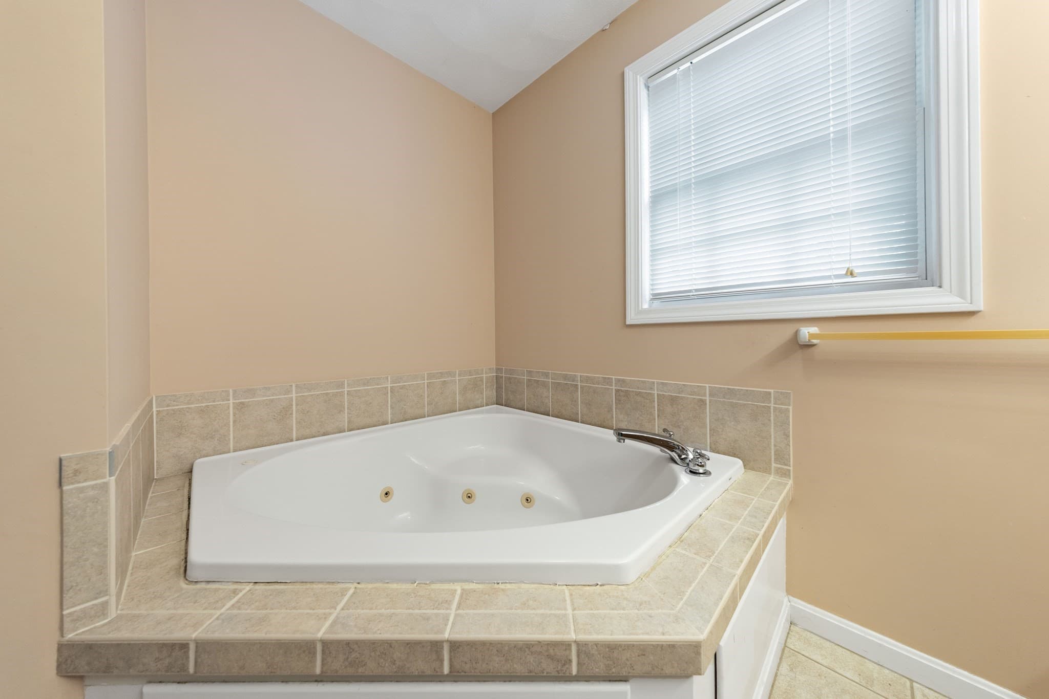 Single Family Residence at 115 Cathedral Drive, Attleboro MA 02703, Attleboro, photo 23 of 42