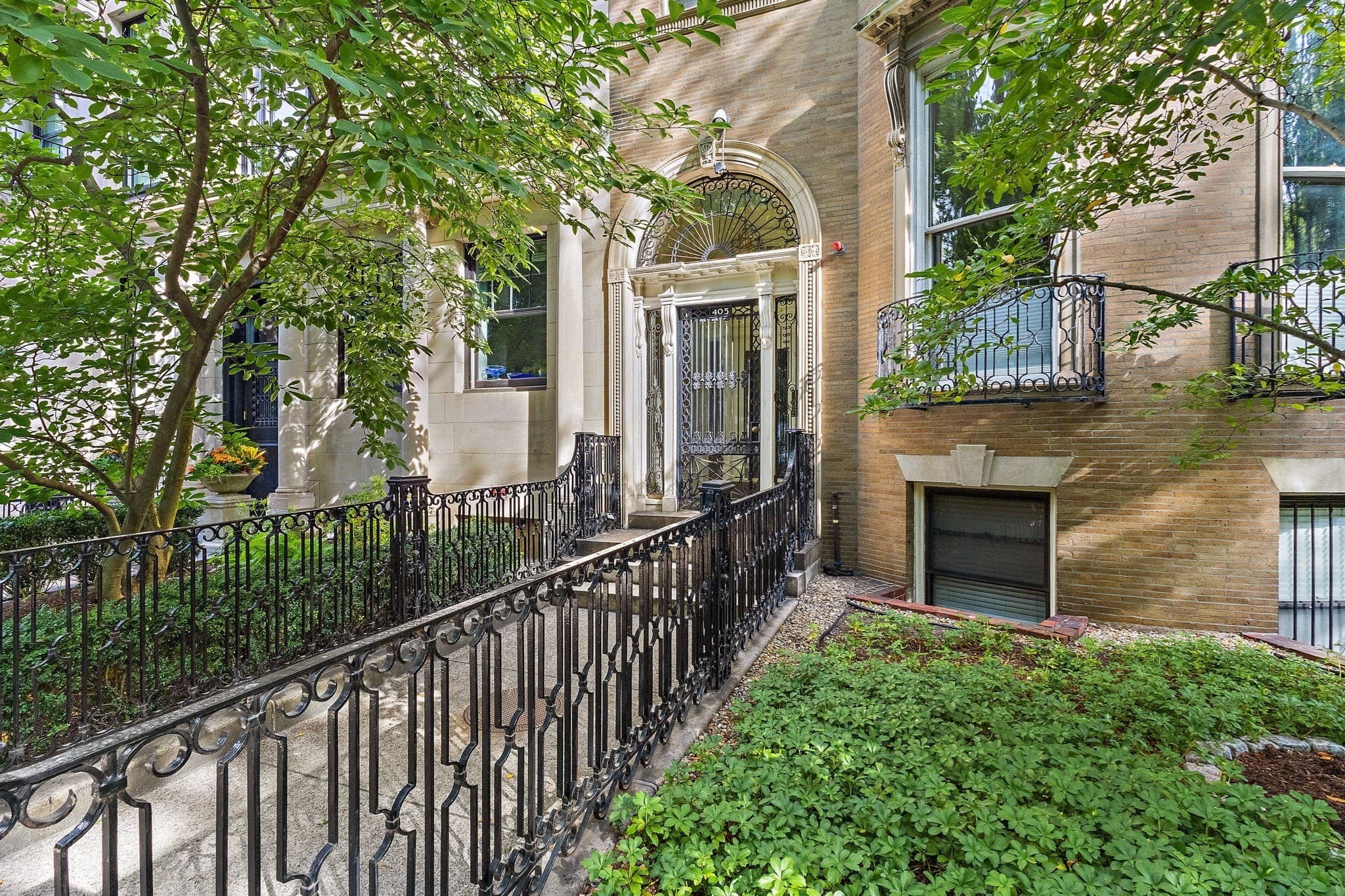 Condominium at 405 Commonwealth Ave # 8, Boston MA 02215, photo 2 of 27